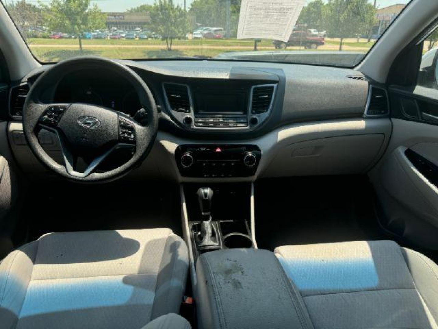 2016 WHITE Hyundai Tucson SE (KM8J23A49GU) with an 2.0L L4 DOHC 16V engine, 6-Speed Automatic transmission, located at 2715 W Pioneer Pkwy, Arlington, TX, 76013, (817) 265-9009, 32.710262, -97.153236 - Photo#11