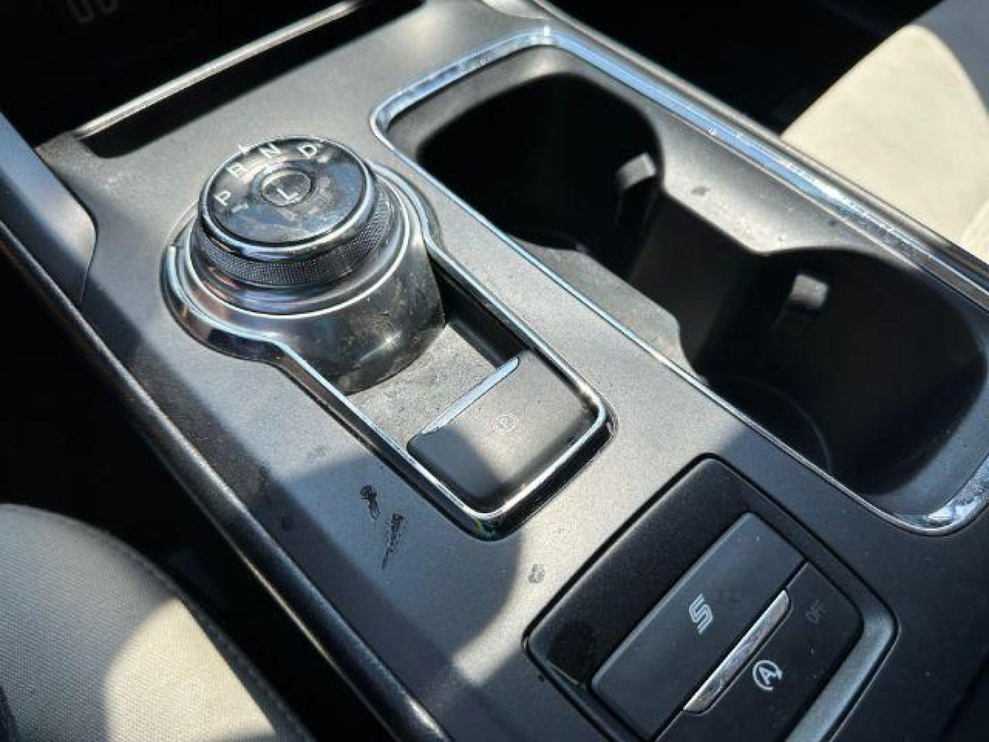 2020 Blue Ford Fusion SE (3FA6P0HD9LR) with an 1.5L L4 DOHC 16V engine, 6-Speed Automatic transmission, located at 2715 W Pioneer Pkwy, Arlington, TX, 76013, (817) 265-9009, 32.710262, -97.153236 - Photo#16