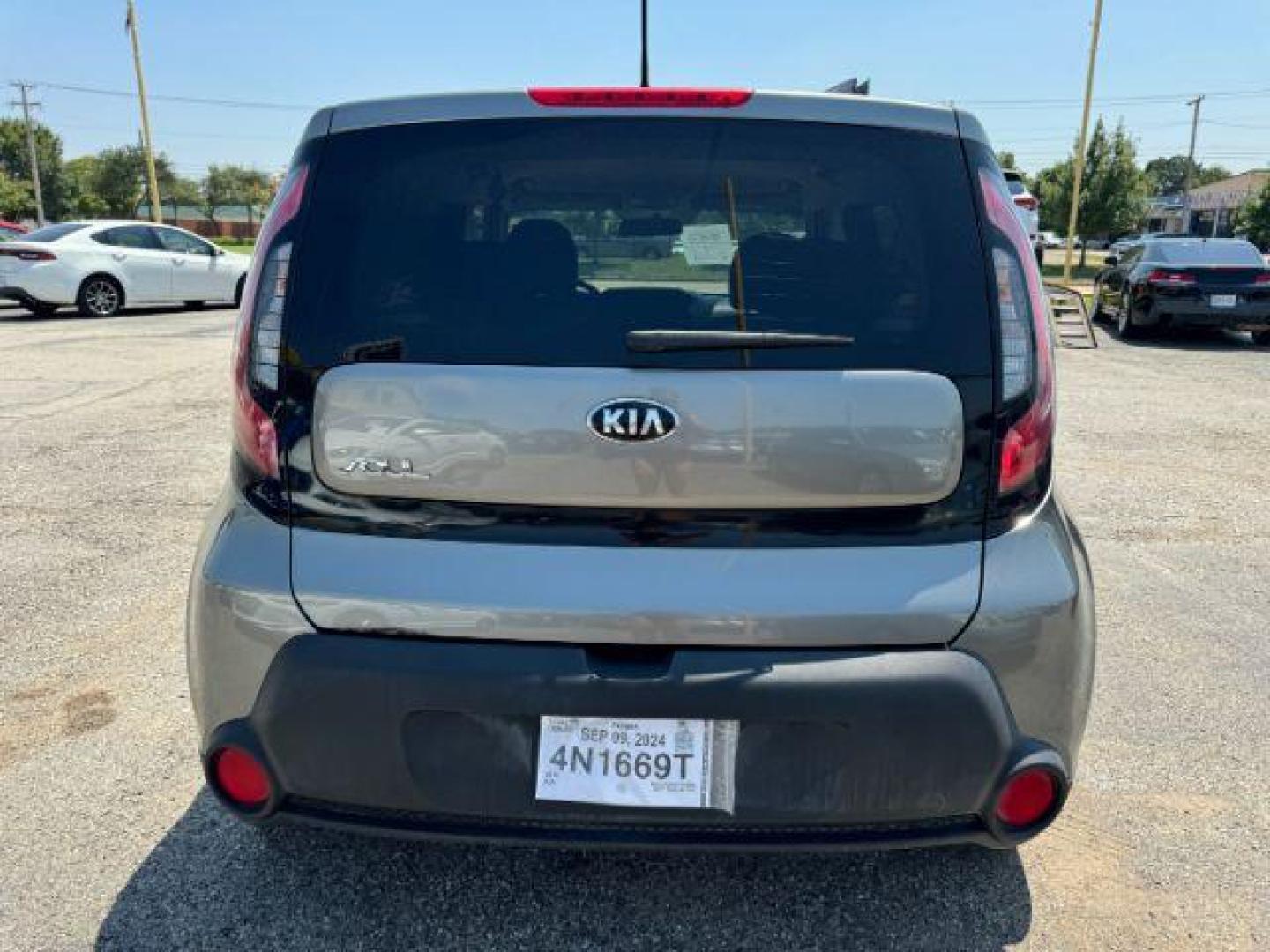 2015 GRAY Kia Soul + (KNDJP3A59F7) with an 2.0L L4 DOHC 16V engine, 6-Speed Automatic transmission, located at 2715 W Pioneer Pkwy, Arlington, TX, 76013, (817) 265-9009, 32.710262, -97.153236 - Photo#6
