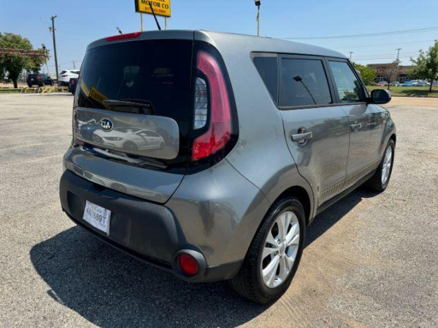 2015 GRAY Kia Soul + (KNDJP3A59F7) with an 2.0L L4 DOHC 16V engine, 6-Speed Automatic transmission, located at 2715 W Pioneer Pkwy, Arlington, TX, 76013, (817) 265-9009, 32.710262, -97.153236 - Photo#5