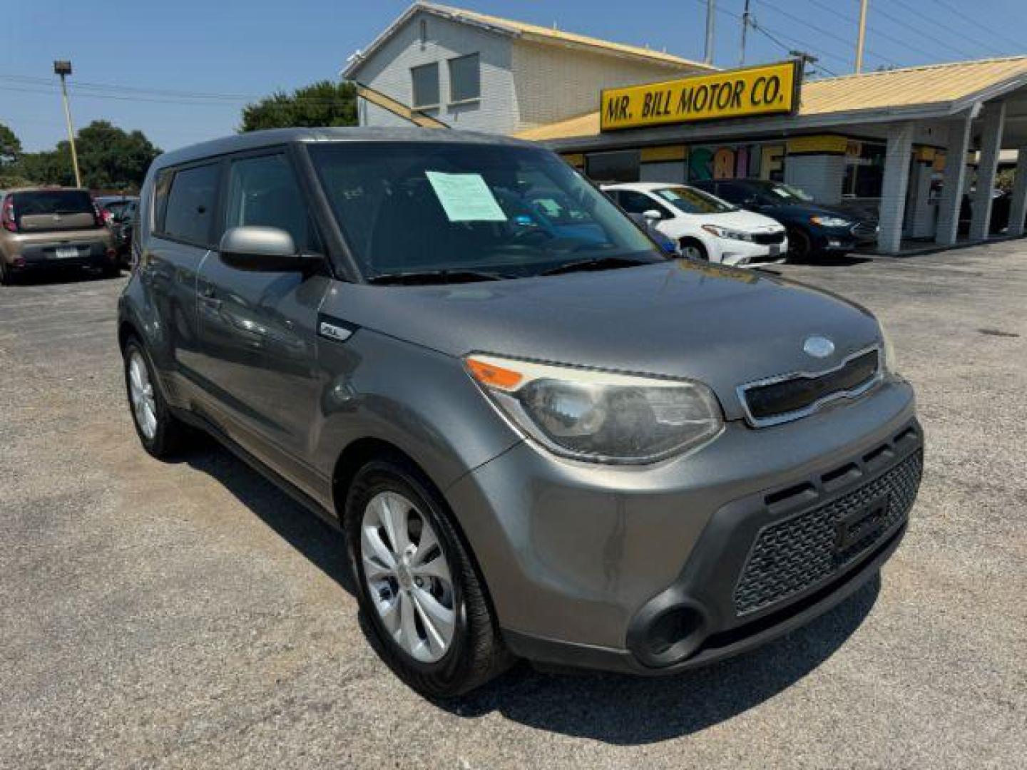2015 GRAY Kia Soul + (KNDJP3A59F7) with an 2.0L L4 DOHC 16V engine, 6-Speed Automatic transmission, located at 2715 W Pioneer Pkwy, Arlington, TX, 76013, (817) 265-9009, 32.710262, -97.153236 - Photo#4