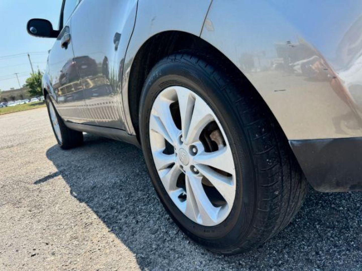 2015 GRAY Kia Soul + (KNDJP3A59F7) with an 2.0L L4 DOHC 16V engine, 6-Speed Automatic transmission, located at 2715 W Pioneer Pkwy, Arlington, TX, 76013, (817) 265-9009, 32.710262, -97.153236 - Photo#8