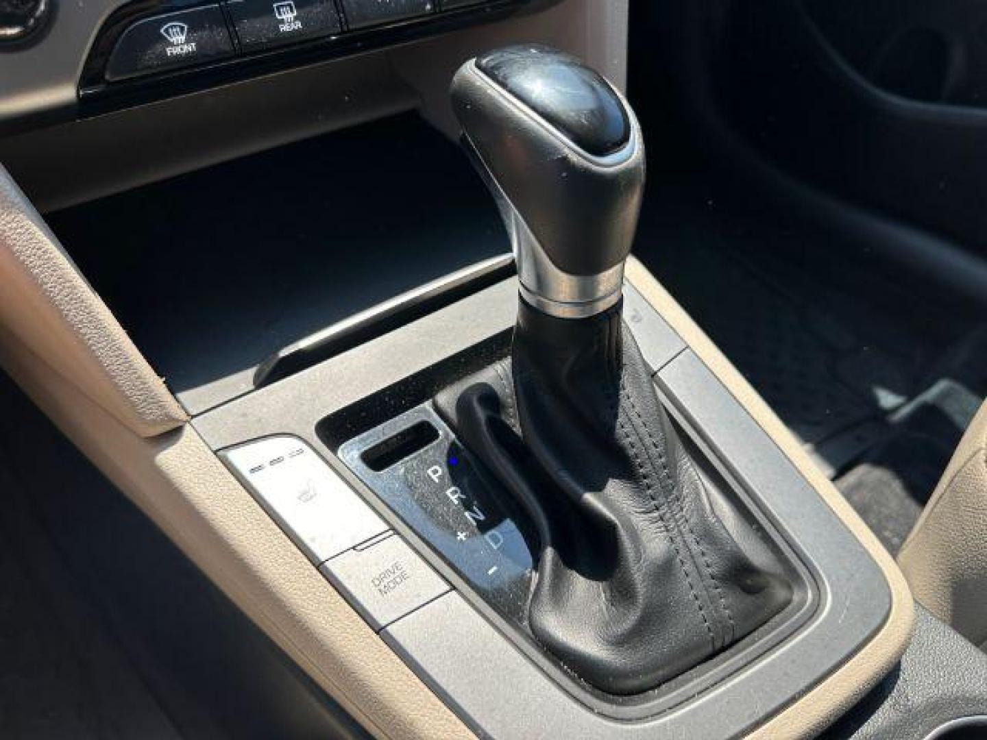2017 WHITE Hyundai Elantra Limited (5NPD84LF3HH) with an 1.8L L4 DOHC 16V engine, 6-Speed Automatic transmission, located at 2715 W Pioneer Pkwy, Arlington, TX, 76013, (817) 265-9009, 32.710262, -97.153236 - Photo#16