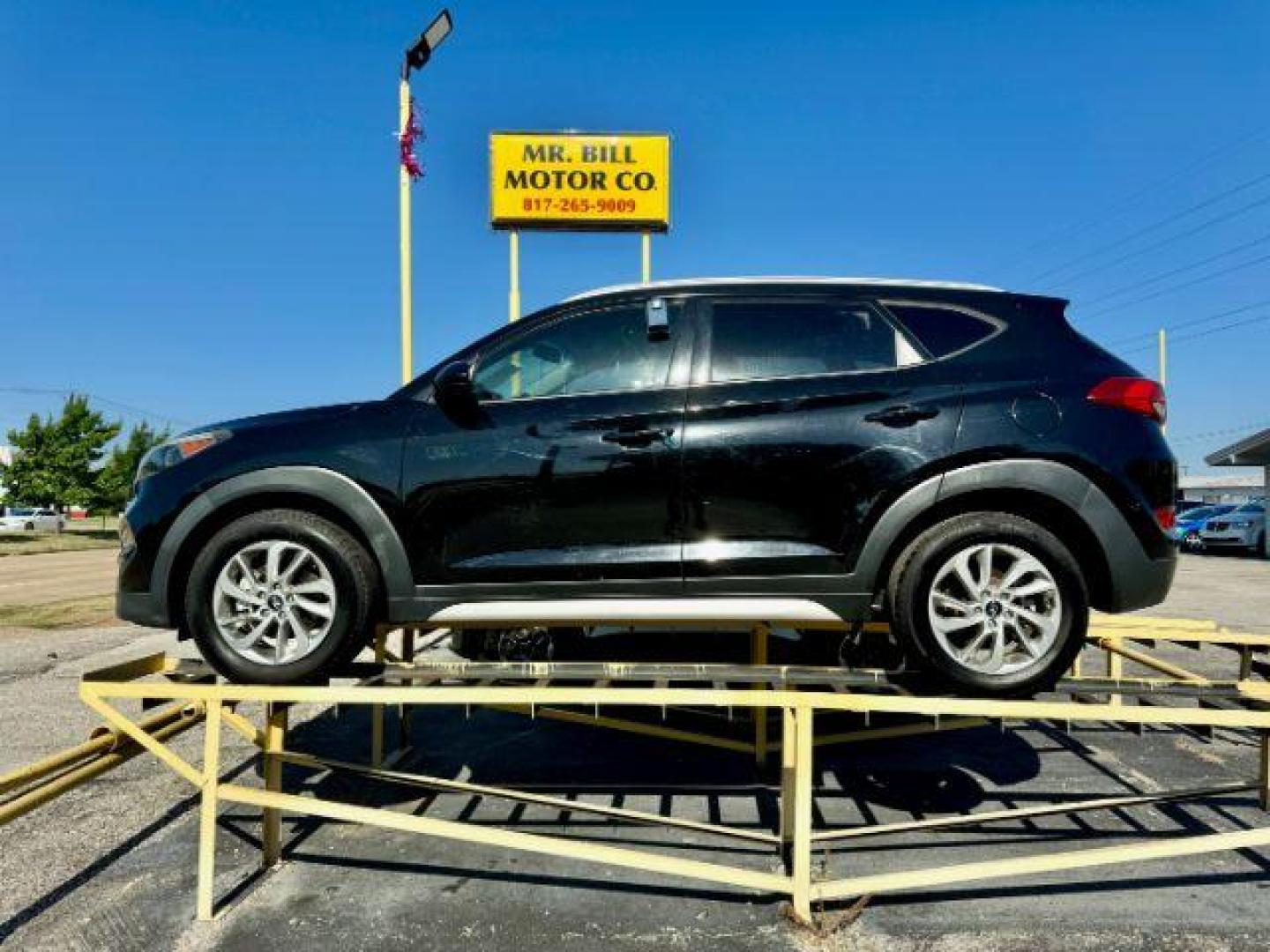 2017 BLACK Hyundai Tucson SE (KM8J33A40HU) with an 2.0L L4 DOHC 16V engine, 6-Speed Automatic transmission, located at 2715 W Pioneer Pkwy, Arlington, TX, 76013, (817) 265-9009, 32.710262, -97.153236 - Photo#1