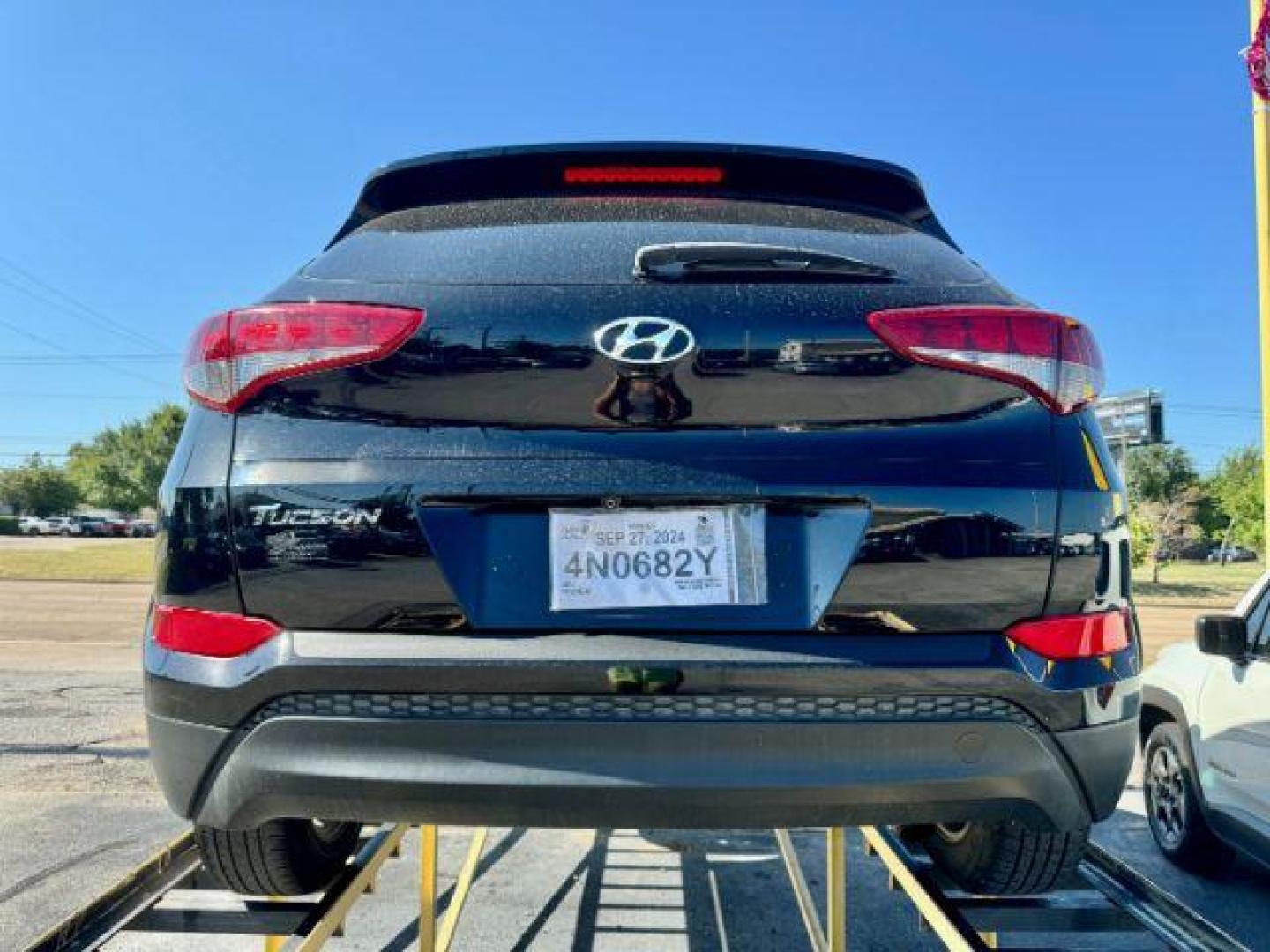 2017 BLACK Hyundai Tucson SE (KM8J33A40HU) with an 2.0L L4 DOHC 16V engine, 6-Speed Automatic transmission, located at 2715 W Pioneer Pkwy, Arlington, TX, 76013, (817) 265-9009, 32.710262, -97.153236 - Photo#6