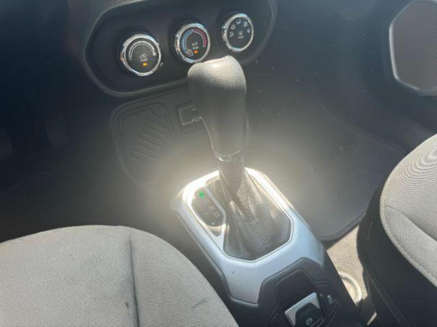 2016 WHITE Jeep Renegade Sport FWD (ZACCJAATXGP) with an 2.4L L4 DOHC 16V engine, 6-Speed Manual transmission, located at 2715 W Pioneer Pkwy, Arlington, TX, 76013, (817) 265-9009, 32.710262, -97.153236 - Photo#16