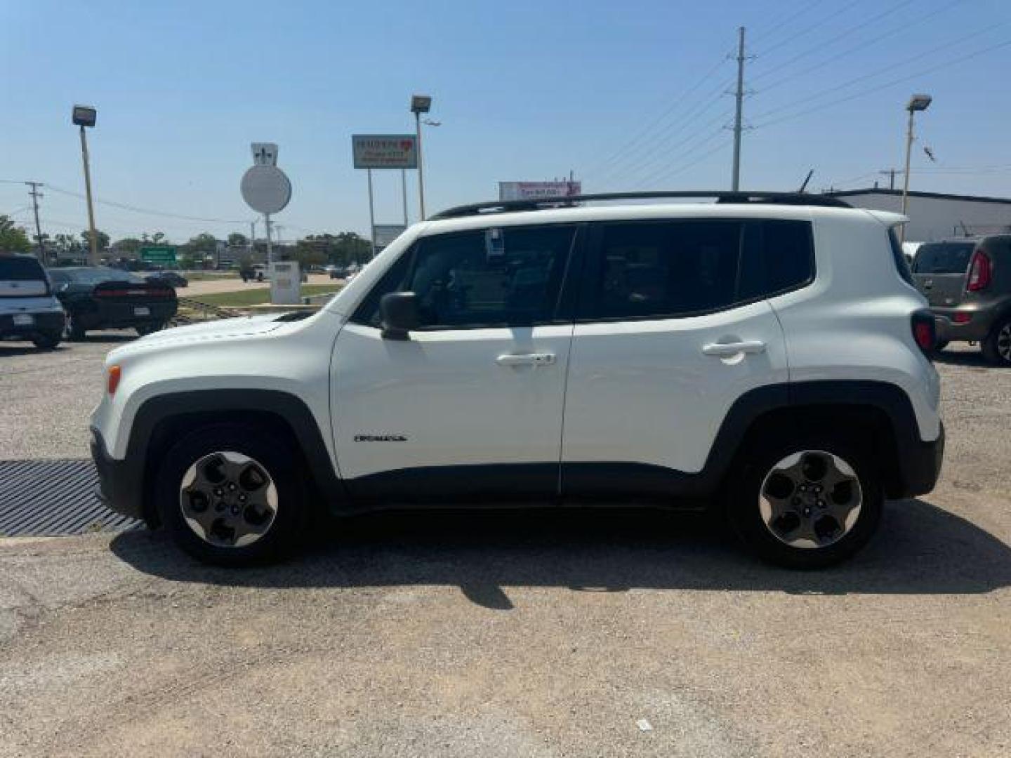 2016 WHITE Jeep Renegade Sport FWD (ZACCJAATXGP) with an 2.4L L4 DOHC 16V engine, 6-Speed Manual transmission, located at 2715 W Pioneer Pkwy, Arlington, TX, 76013, (817) 265-9009, 32.710262, -97.153236 - Photo#2