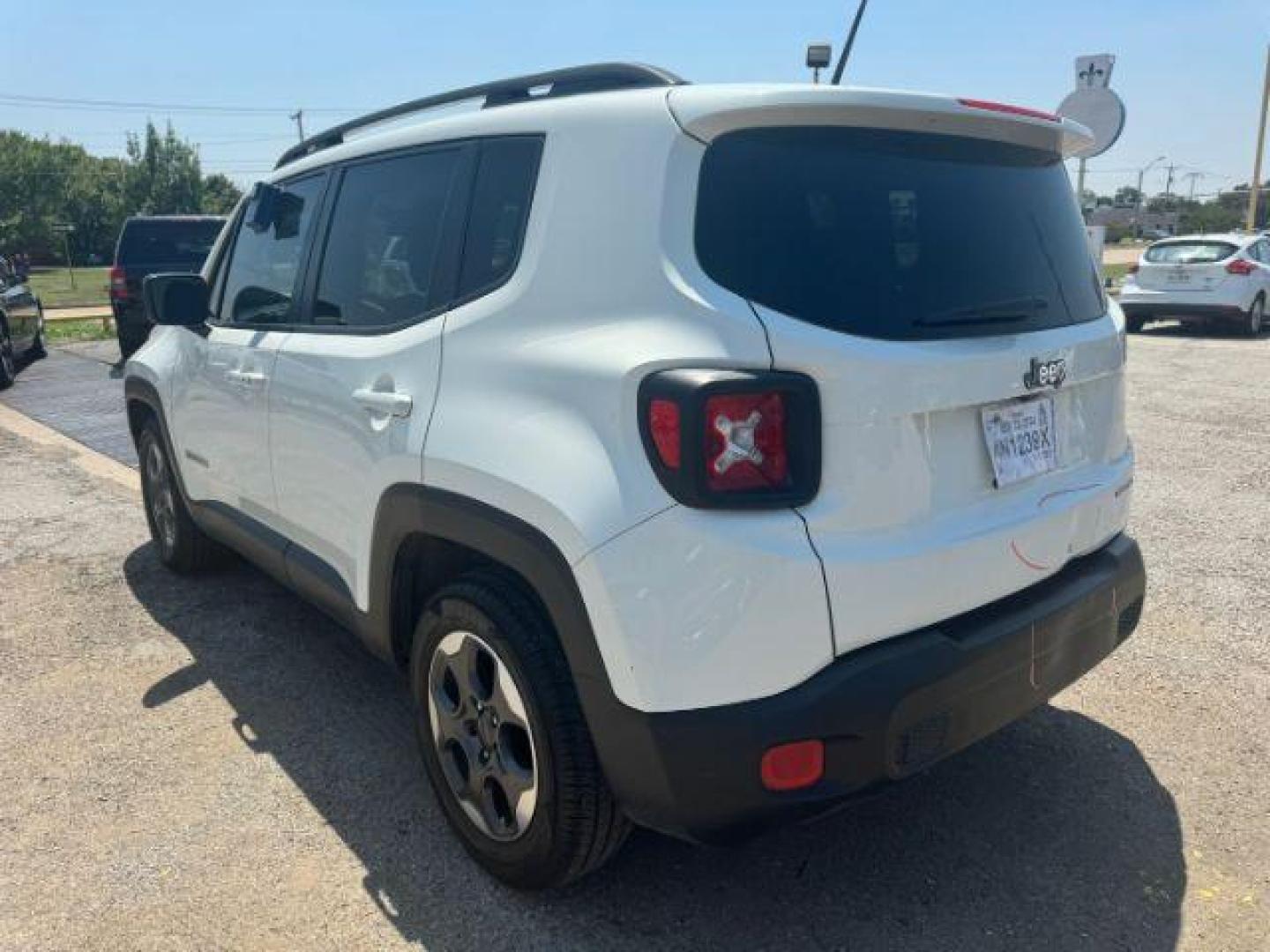 2016 WHITE Jeep Renegade Sport FWD (ZACCJAATXGP) with an 2.4L L4 DOHC 16V engine, 6-Speed Manual transmission, located at 2715 W Pioneer Pkwy, Arlington, TX, 76013, (817) 265-9009, 32.710262, -97.153236 - Photo#8