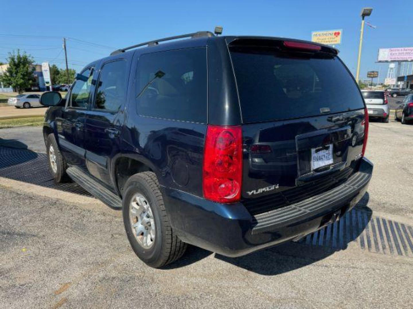 2007 BLUE GMC Yukon SLE-1 2WD (1GKFC13J97R) with an 5.3L V8 OHV 16V engine, 4-Speed Automatic transmission, located at 2715 W Pioneer Pkwy, Arlington, TX, 76013, (817) 265-9009, 32.710262, -97.153236 - Photo#9