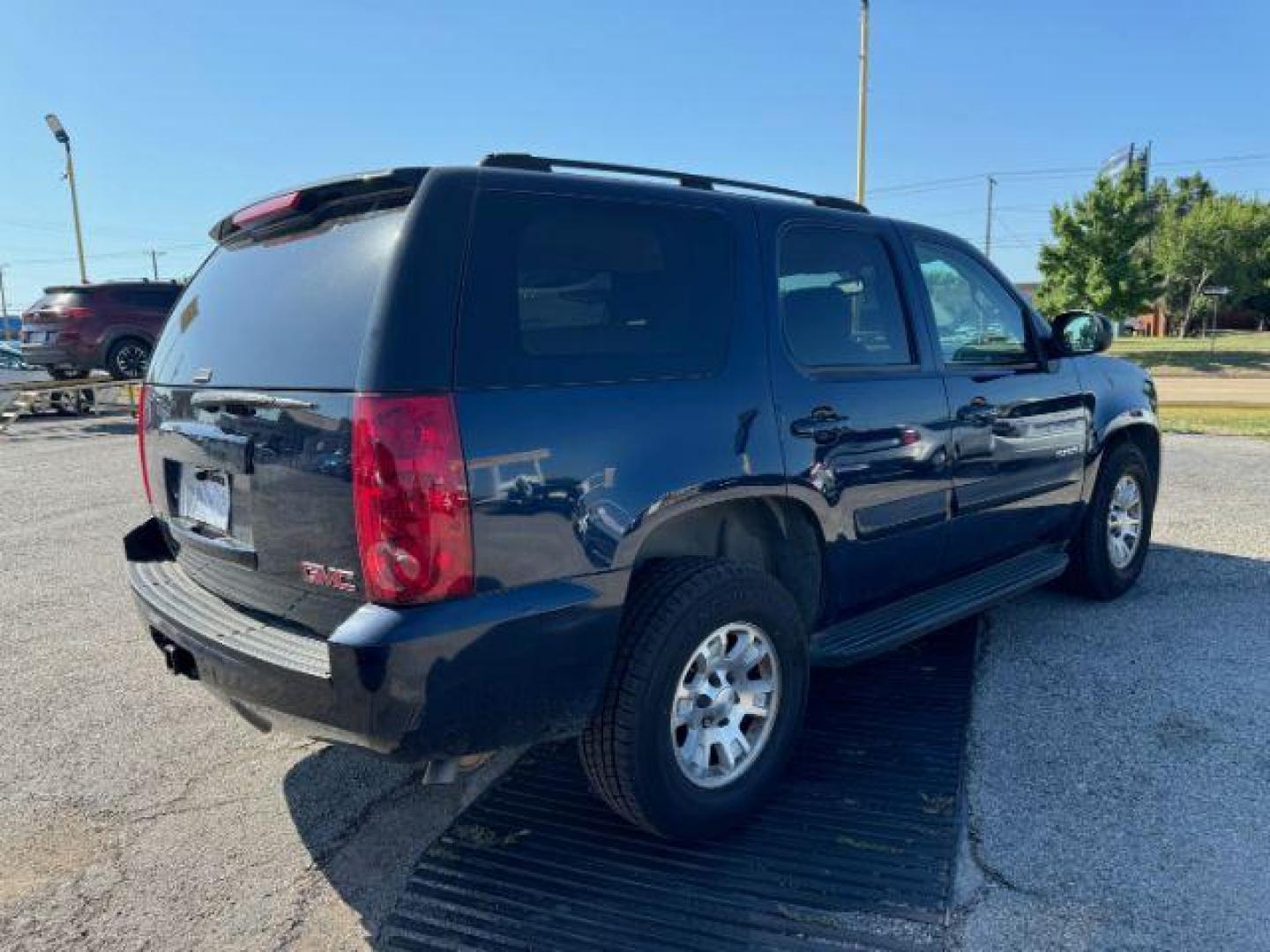 2007 BLUE GMC Yukon SLE-1 2WD (1GKFC13J97R) with an 5.3L V8 OHV 16V engine, 4-Speed Automatic transmission, located at 2715 W Pioneer Pkwy, Arlington, TX, 76013, (817) 265-9009, 32.710262, -97.153236 - Photo#7