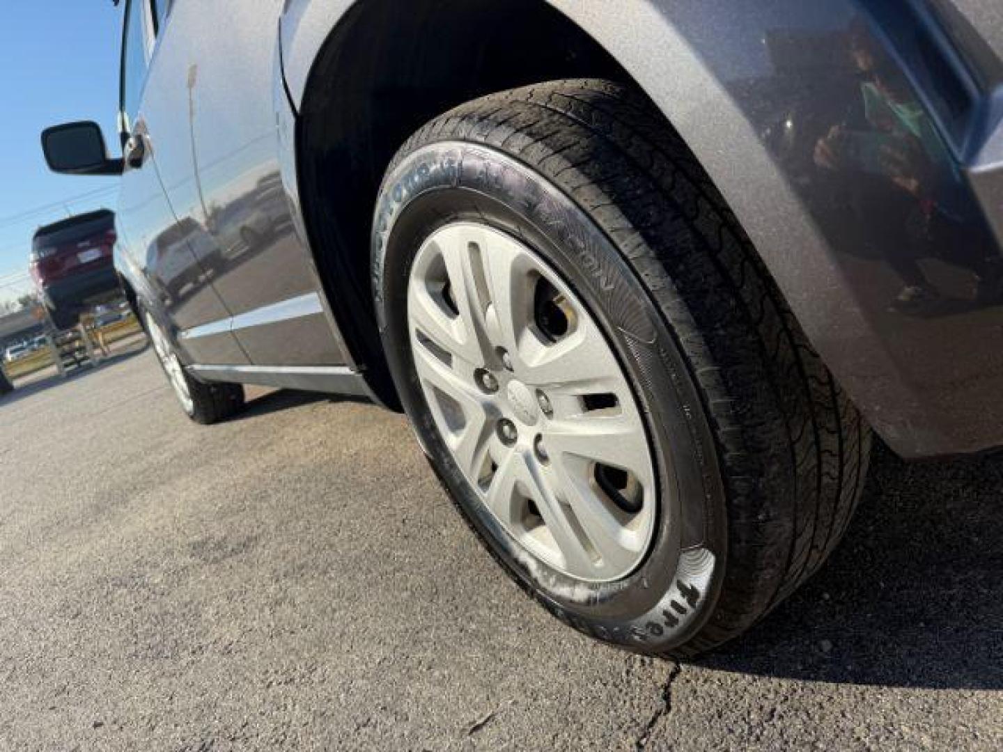 2020 GRAY Dodge Journey SE Value (3C4PDCAB7LT) with an 2.4L L4 DOHC 16V engine, 6-Speed Automatic transmission, located at 2715 W Pioneer Pkwy, Arlington, TX, 76013, (817) 265-9009, 32.710262, -97.153236 - Photo#9