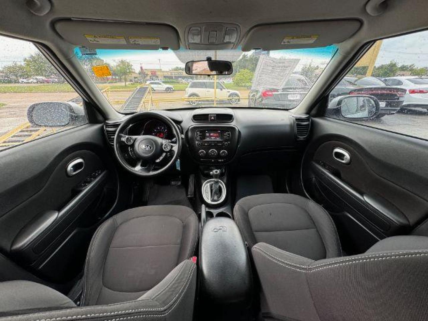 2015 SILVER Kia Soul Base (KNDJN2A2XF7) with an 1.6L L4 DOHC 16V engine, located at 2715 W Pioneer Pkwy, Arlington, TX, 76013, (817) 265-9009, 32.710262, -97.153236 - Photo#12
