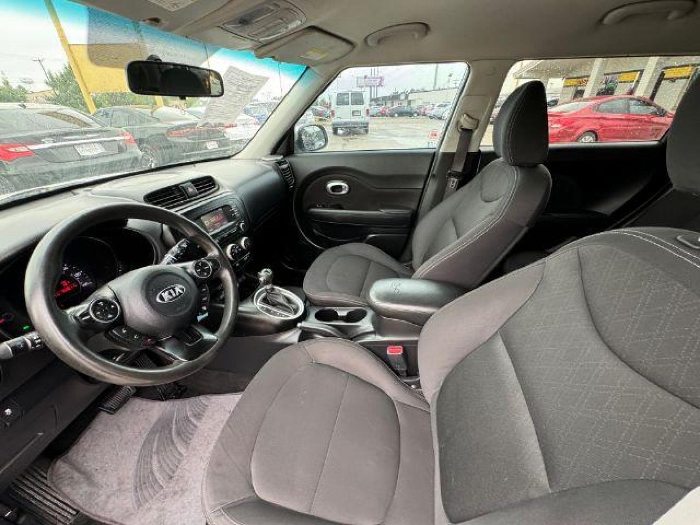 2015 SILVER Kia Soul Base (KNDJN2A2XF7) with an 1.6L L4 DOHC 16V engine, located at 2715 W Pioneer Pkwy, Arlington, TX, 76013, (817) 265-9009, 32.710262, -97.153236 - Photo#13