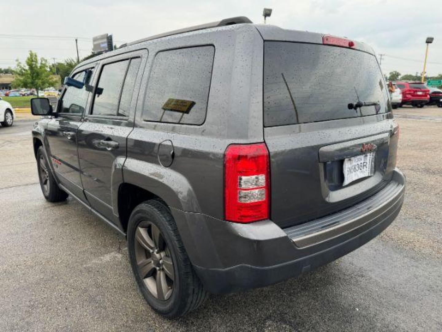 2017 GRAY Jeep Patriot Sport 2WD (1C4NJPBB7HD) with an 2.4L L4 DOHC 16V engine, located at 2715 W Pioneer Pkwy, Arlington, TX, 76013, (817) 265-9009, 32.710262, -97.153236 - Photo#10