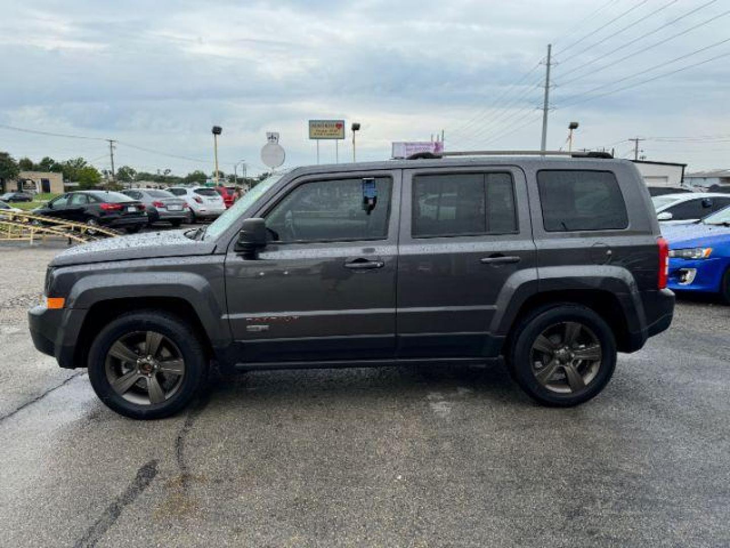 2017 GRAY Jeep Patriot Sport 2WD (1C4NJPBB7HD) with an 2.4L L4 DOHC 16V engine, located at 2715 W Pioneer Pkwy, Arlington, TX, 76013, (817) 265-9009, 32.710262, -97.153236 - Photo#2