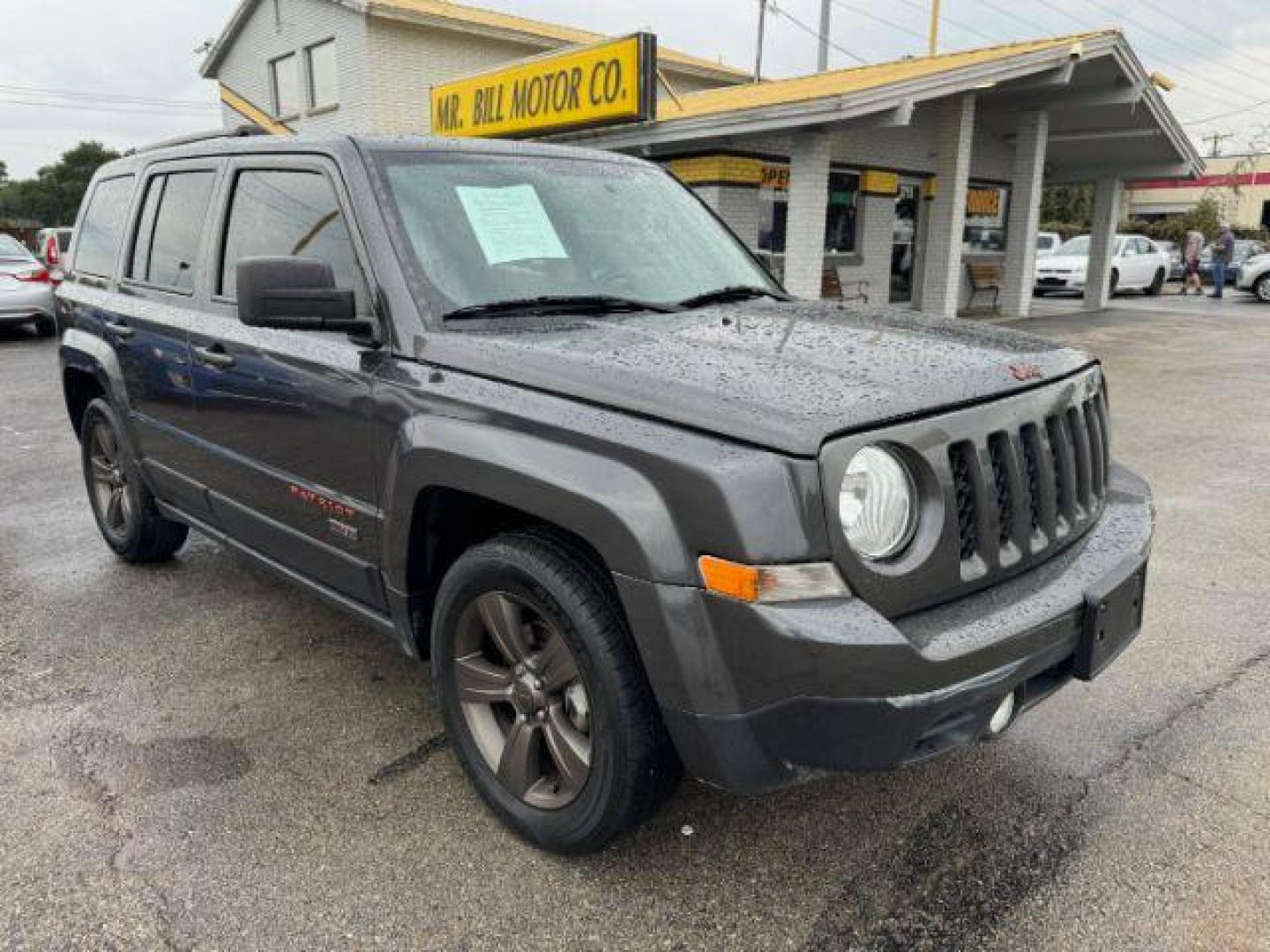 2017 GRAY Jeep Patriot Sport 2WD (1C4NJPBB7HD) with an 2.4L L4 DOHC 16V engine, located at 2715 W Pioneer Pkwy, Arlington, TX, 76013, (817) 265-9009, 32.710262, -97.153236 - Photo#6