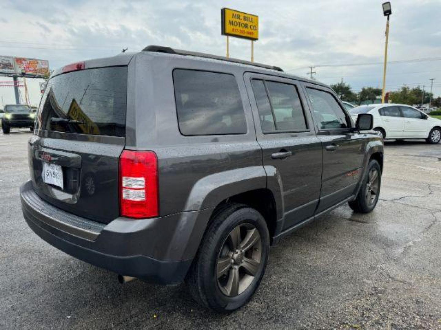 2017 GRAY Jeep Patriot Sport 2WD (1C4NJPBB7HD) with an 2.4L L4 DOHC 16V engine, located at 2715 W Pioneer Pkwy, Arlington, TX, 76013, (817) 265-9009, 32.710262, -97.153236 - Photo#8