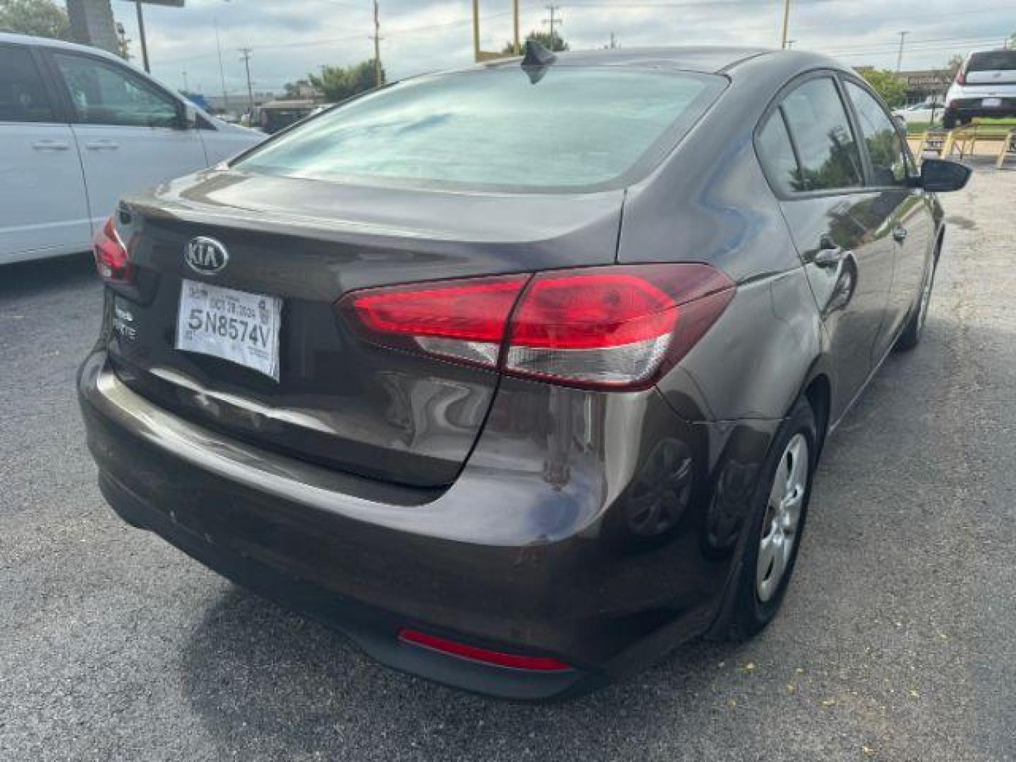 2017 BROWN Kia Forte LX 6A (3KPFK4A76HE) with an 2.0L L4 DOHC 16V engine, 6-Speed Automatic transmission, located at 2715 W Pioneer Pkwy, Arlington, TX, 76013, (817) 265-9009, 32.710262, -97.153236 - Photo#6