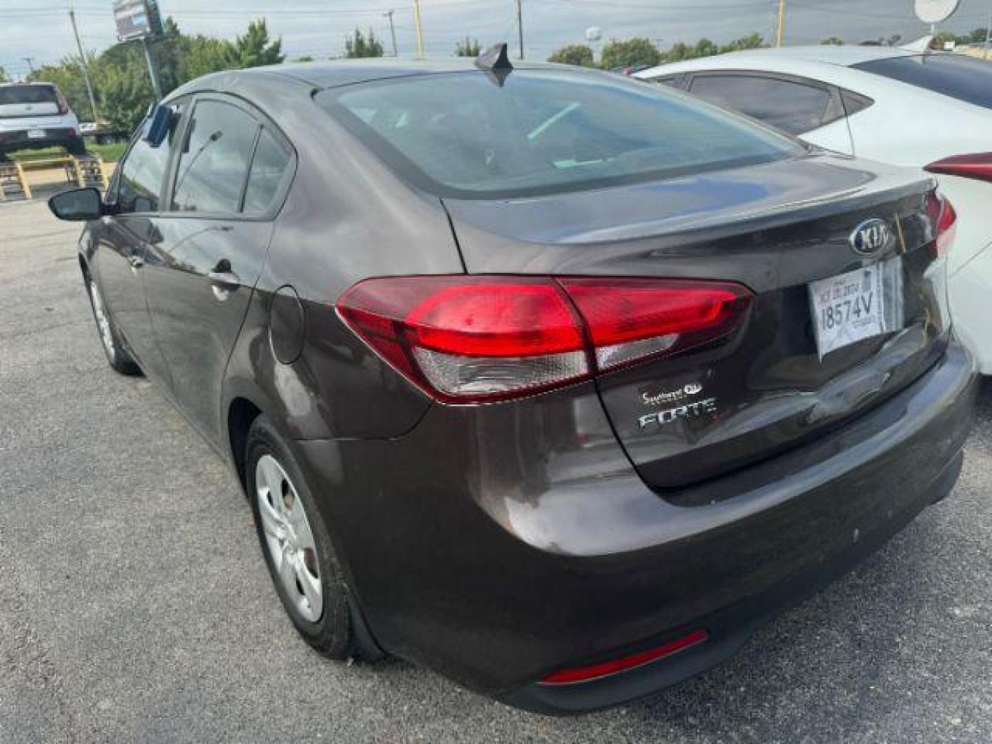 2017 BROWN Kia Forte LX 6A (3KPFK4A76HE) with an 2.0L L4 DOHC 16V engine, 6-Speed Automatic transmission, located at 2715 W Pioneer Pkwy, Arlington, TX, 76013, (817) 265-9009, 32.710262, -97.153236 - Photo#8