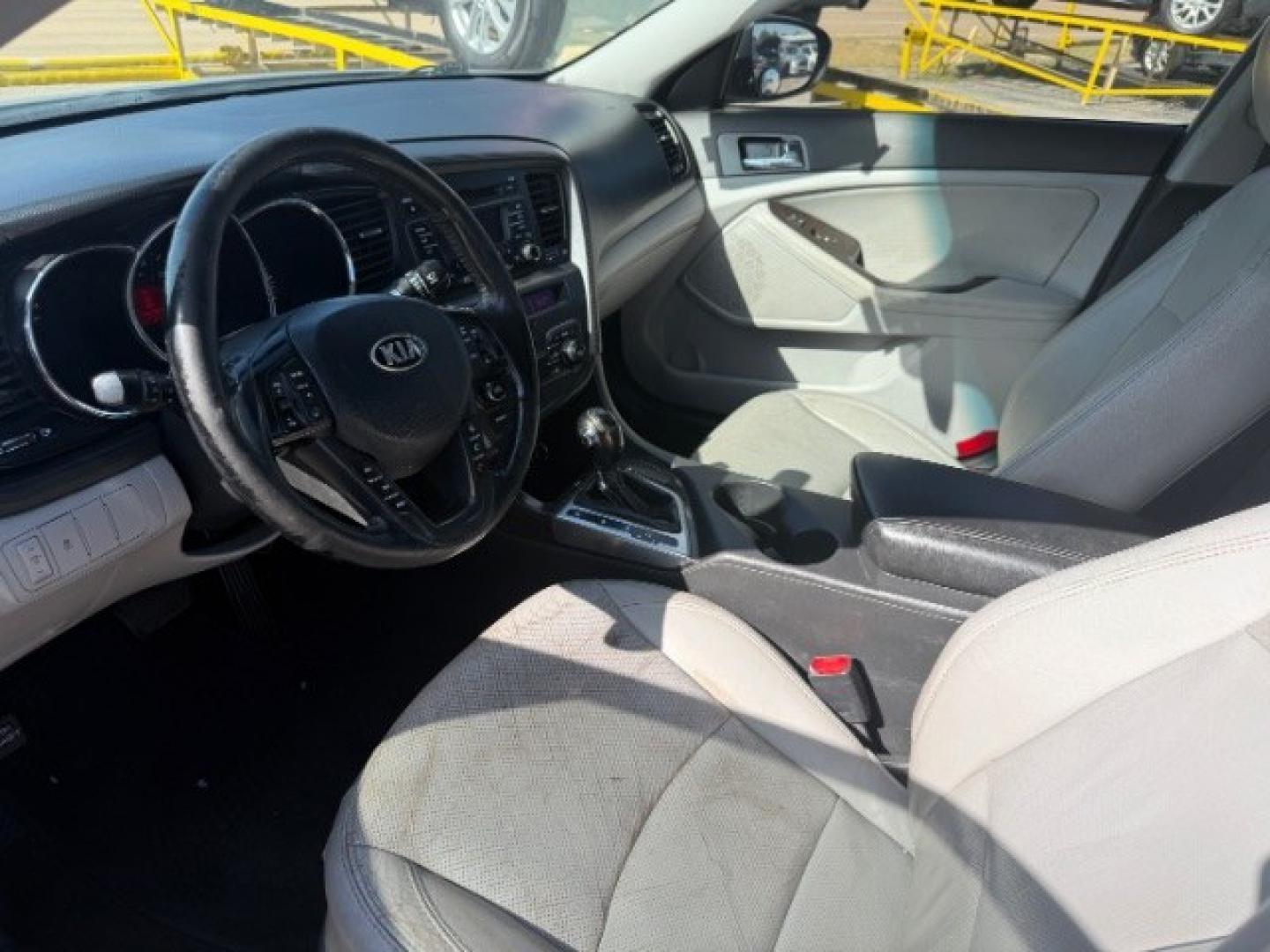 2013 SILVER Kia Optima EX (5XXGN4A76DG) with an 2.4L L4 DOHC 16V engine, 6-Speed Automatic transmission, located at 2715 W Pioneer Pkwy, Arlington, TX, 76013, (817) 265-9009, 32.710262, -97.153236- Photo#15