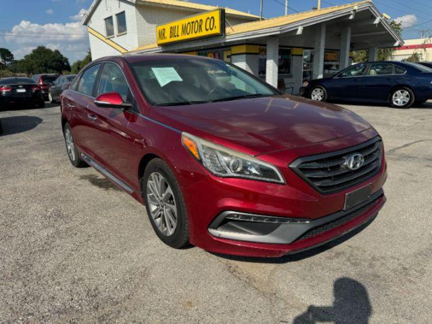2015 RED Hyundai Sonata Sport (5NPE34AF6FH) with an 2.4L L4 DOHC 16V engine, 6-Speed Automatic transmission, located at 2715 W Pioneer Pkwy, Arlington, TX, 76013, (817) 265-9009, 32.710262, -97.153236 - Photo#5
