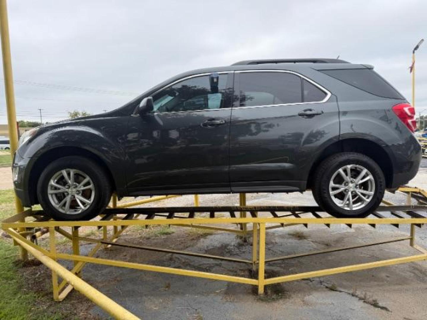 2017 GRAY Chevrolet Equinox LT 2WD (2GNALCEK1H1) with an 2.4L L4 DOHC 16V FFV engine, 6-Speed Automatic transmission, located at 2715 W Pioneer Pkwy, Arlington, TX, 76013, (817) 265-9009, 32.710262, -97.153236 - Photo#1