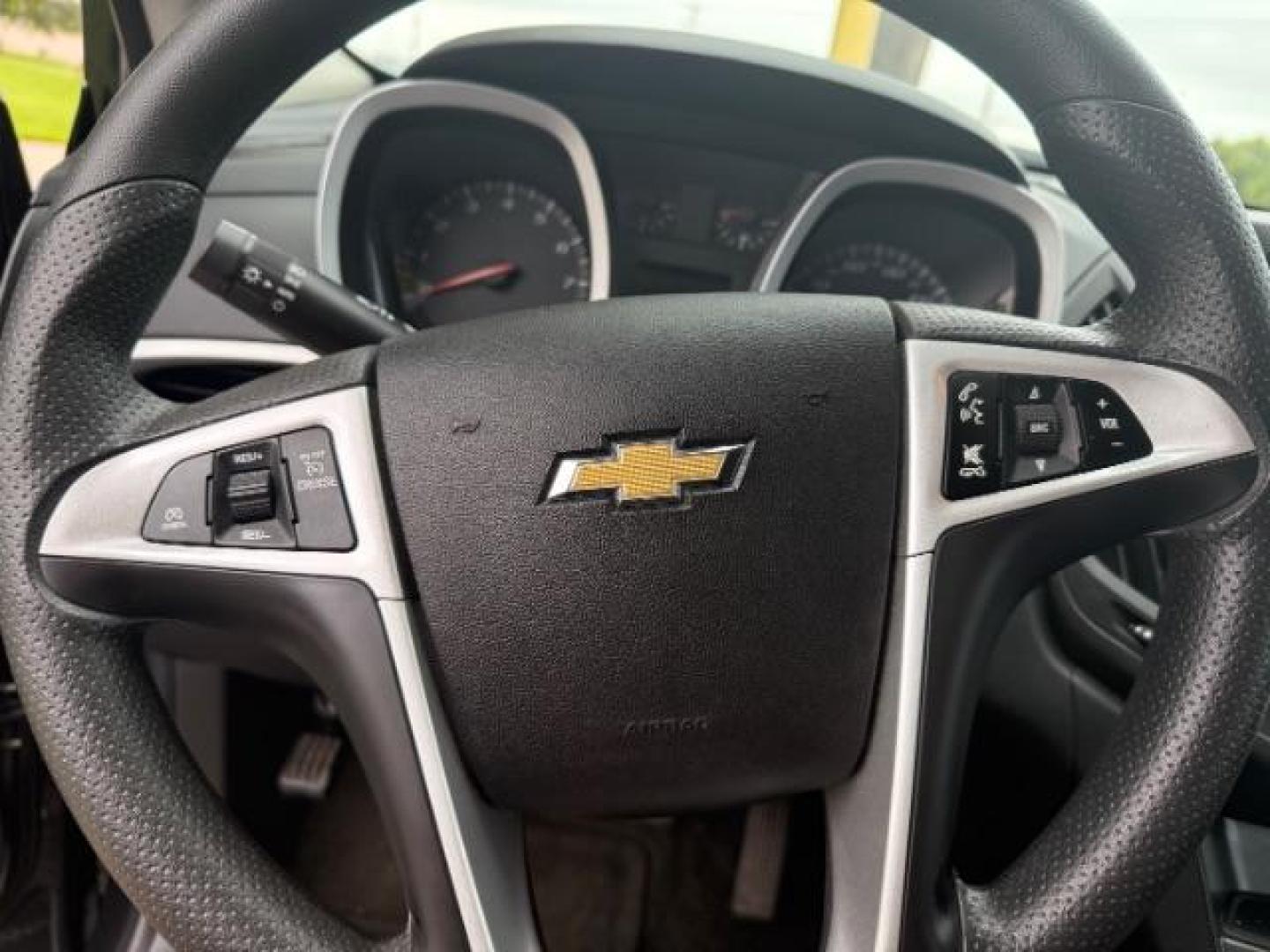 2017 GRAY Chevrolet Equinox LT 2WD (2GNALCEK1H1) with an 2.4L L4 DOHC 16V FFV engine, 6-Speed Automatic transmission, located at 2715 W Pioneer Pkwy, Arlington, TX, 76013, (817) 265-9009, 32.710262, -97.153236 - Photo#16