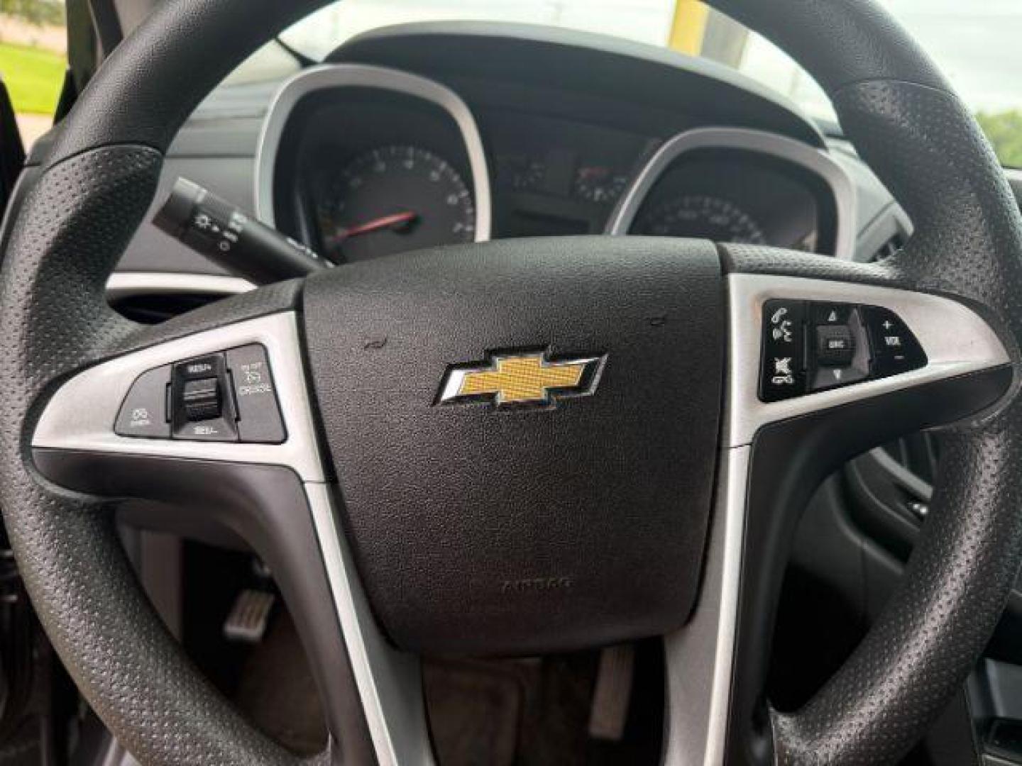 2017 GRAY Chevrolet Equinox LT 2WD (2GNALCEK1H1) with an 2.4L L4 DOHC 16V FFV engine, 6-Speed Automatic transmission, located at 2715 W Pioneer Pkwy, Arlington, TX, 76013, (817) 265-9009, 32.710262, -97.153236 - Photo#16
