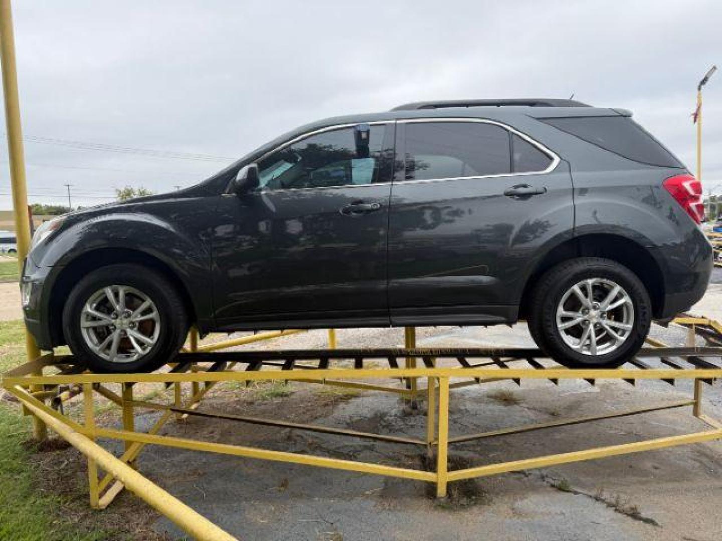 2017 GRAY Chevrolet Equinox LT 2WD (2GNALCEK1H1) with an 2.4L L4 DOHC 16V FFV engine, 6-Speed Automatic transmission, located at 2715 W Pioneer Pkwy, Arlington, TX, 76013, (817) 265-9009, 32.710262, -97.153236 - Photo#1