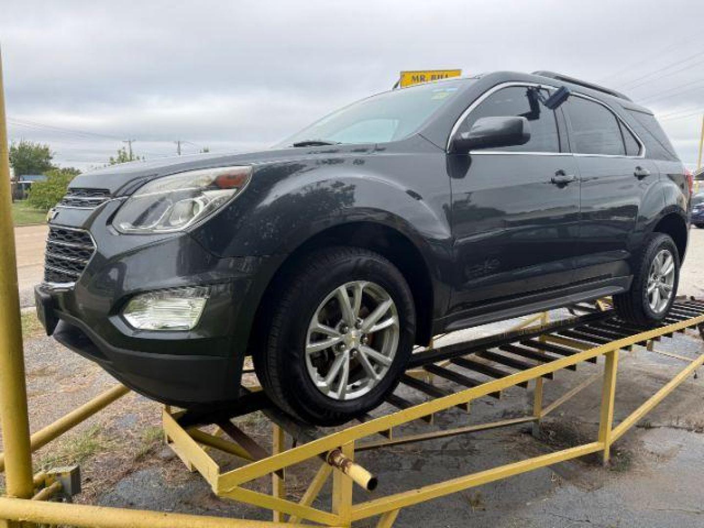 2017 GRAY Chevrolet Equinox LT 2WD (2GNALCEK1H1) with an 2.4L L4 DOHC 16V FFV engine, 6-Speed Automatic transmission, located at 2715 W Pioneer Pkwy, Arlington, TX, 76013, (817) 265-9009, 32.710262, -97.153236 - Photo#2