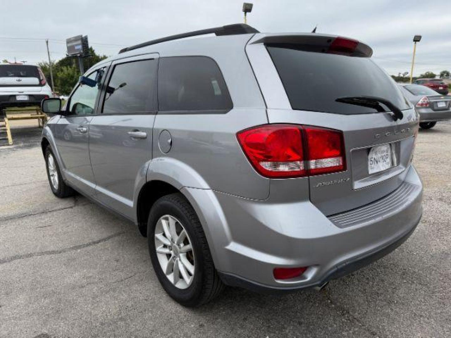 2016 Dodge Journey SXT (3C4PDCBG5GT) with an 3.6L V6 DOHC 24V engine, 6-Speed Automatic transmission, located at 2715 W Pioneer Pkwy, Arlington, TX, 76013, (817) 265-9009, 32.710262, -97.153236 - Photo#9