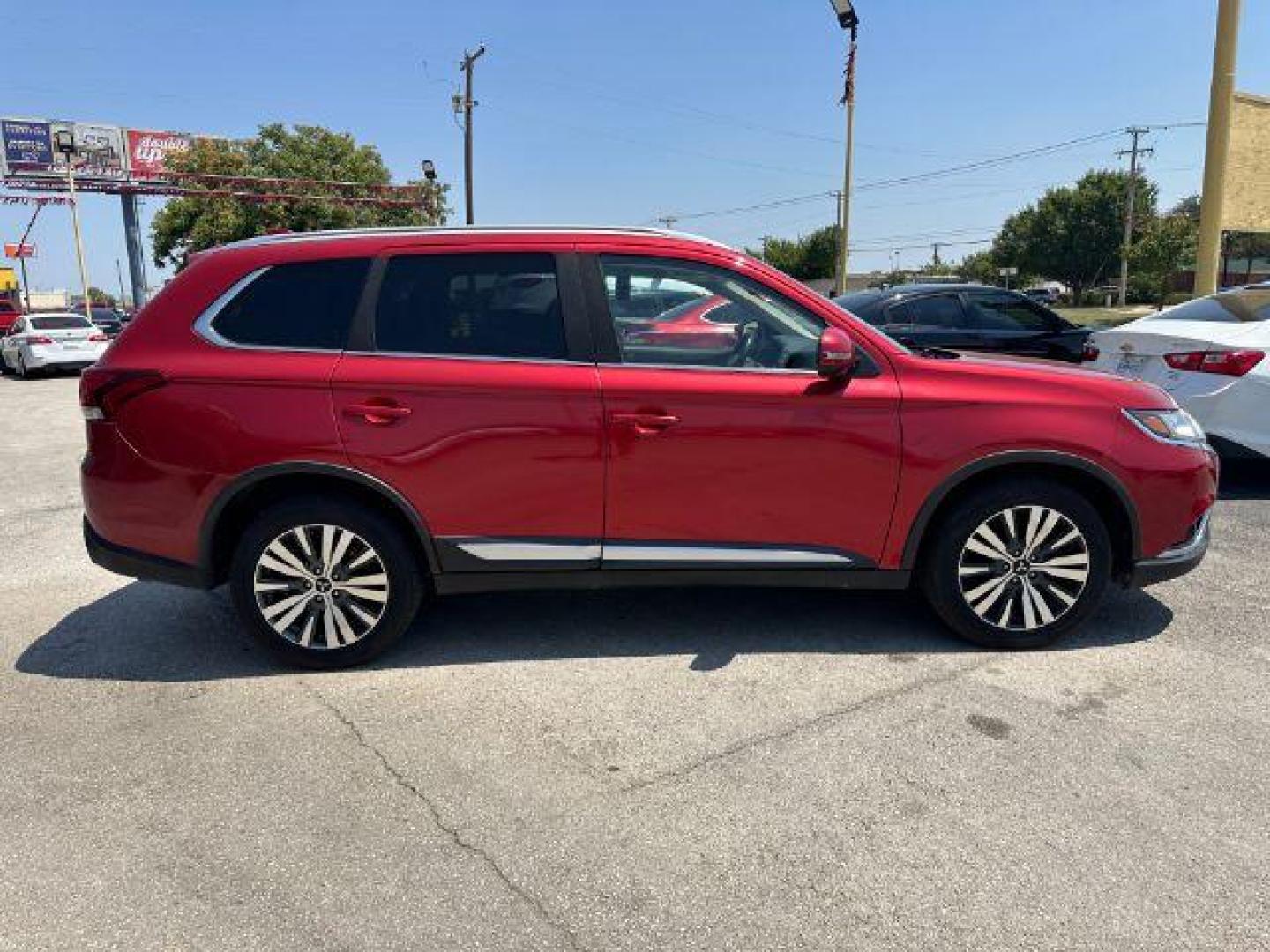 2020 RED Mitsubishi Outlander ES 2WD (JA4AD2A37LZ) with an 2.4L L4 DOHC 16V engine, Continuously Variabl transmission, located at 2715 W Pioneer Pkwy, Arlington, TX, 76013, (817) 265-9009, 32.710262, -97.153236 - Photo#5