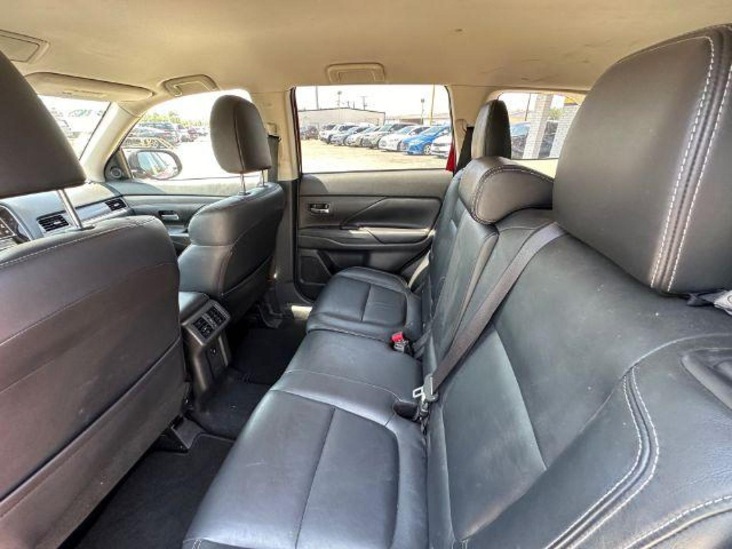 2020 RED Mitsubishi Outlander ES 2WD (JA4AD2A37LZ) with an 2.4L L4 DOHC 16V engine, Continuously Variabl transmission, located at 2715 W Pioneer Pkwy, Arlington, TX, 76013, (817) 265-9009, 32.710262, -97.153236 - Photo#11