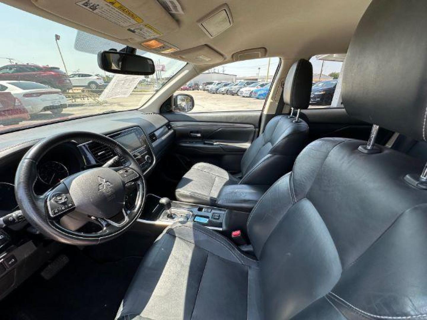 2020 RED Mitsubishi Outlander ES 2WD (JA4AD2A37LZ) with an 2.4L L4 DOHC 16V engine, Continuously Variabl transmission, located at 2715 W Pioneer Pkwy, Arlington, TX, 76013, (817) 265-9009, 32.710262, -97.153236 - Photo#13
