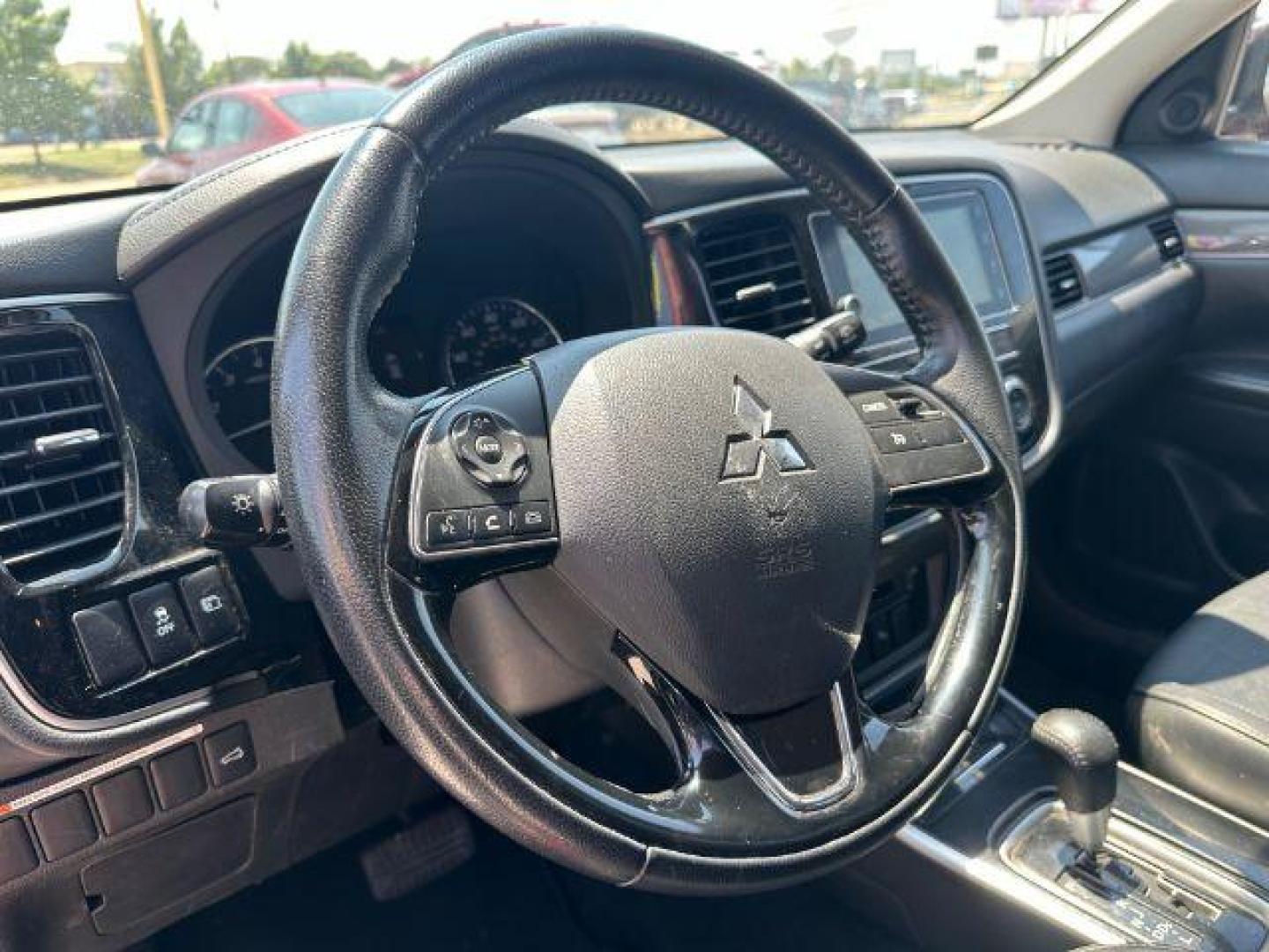 2020 RED Mitsubishi Outlander ES 2WD (JA4AD2A37LZ) with an 2.4L L4 DOHC 16V engine, Continuously Variabl transmission, located at 2715 W Pioneer Pkwy, Arlington, TX, 76013, (817) 265-9009, 32.710262, -97.153236 - Photo#14