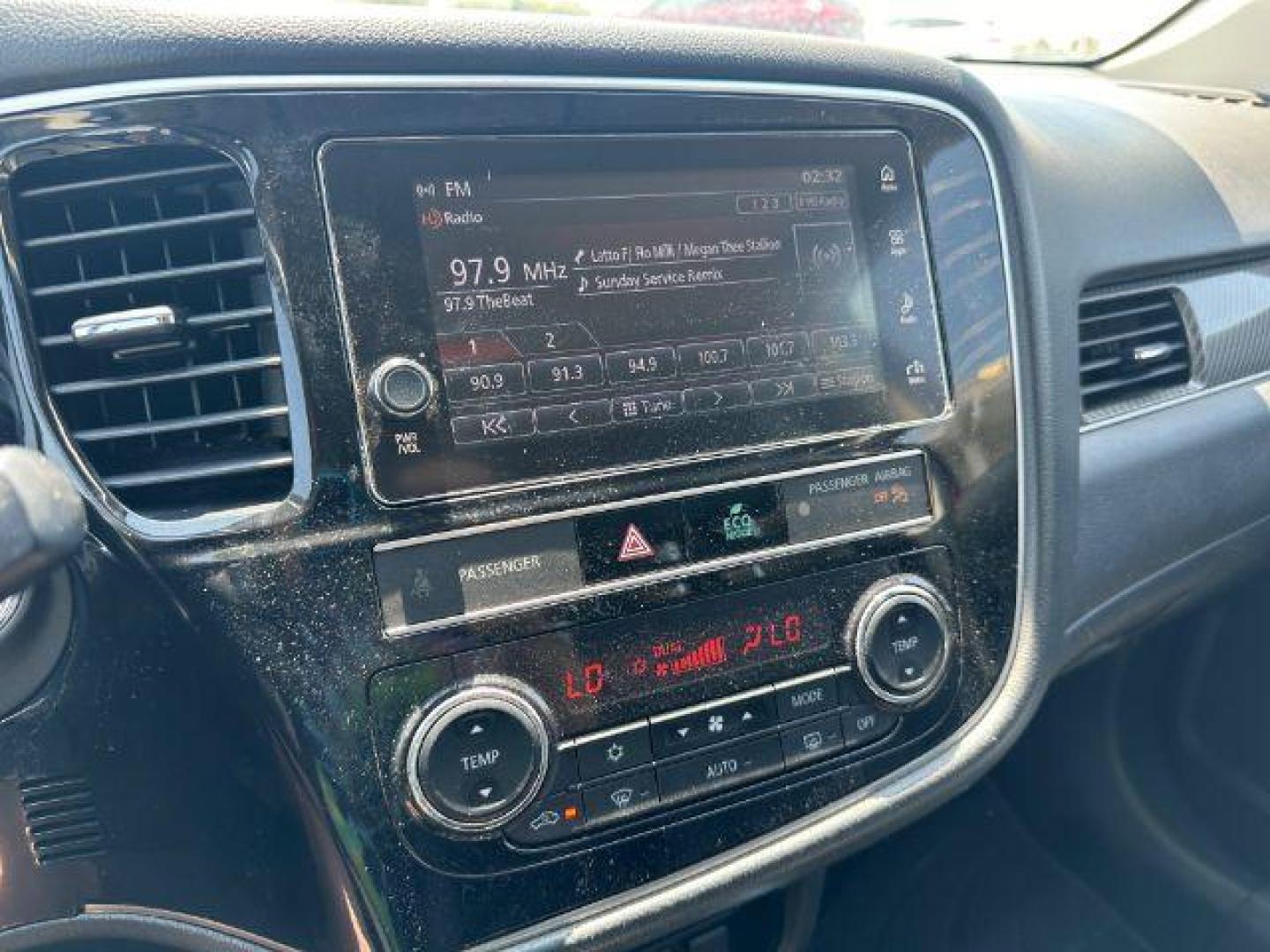 2020 RED Mitsubishi Outlander ES 2WD (JA4AD2A37LZ) with an 2.4L L4 DOHC 16V engine, Continuously Variabl transmission, located at 2715 W Pioneer Pkwy, Arlington, TX, 76013, (817) 265-9009, 32.710262, -97.153236 - Photo#16