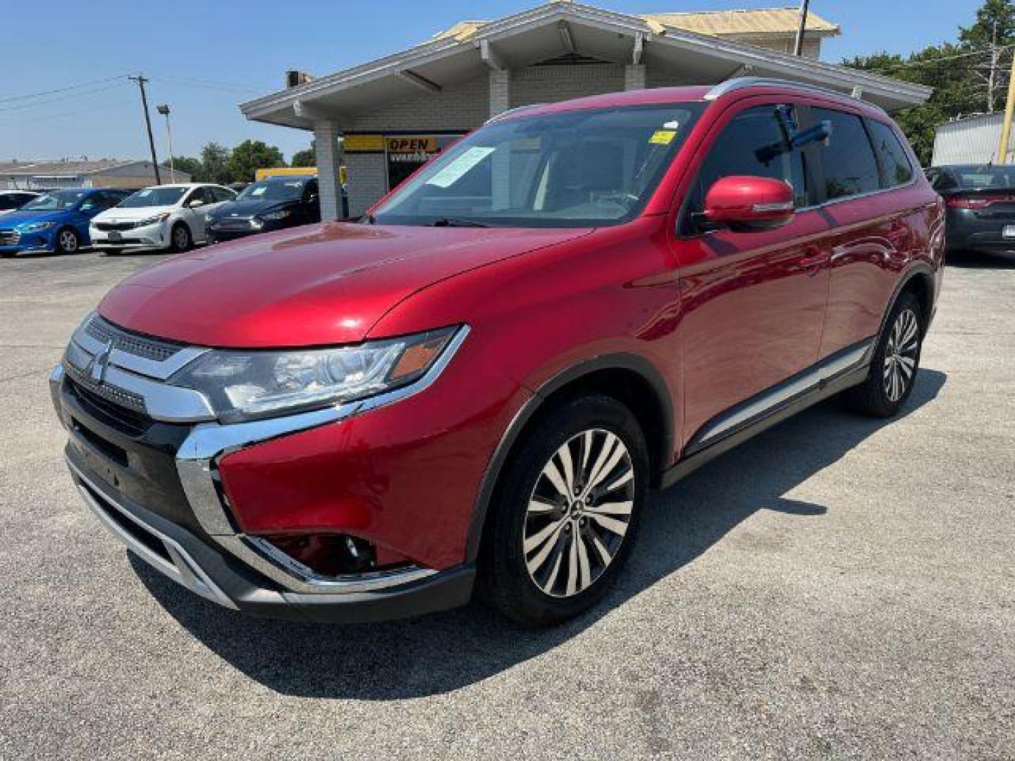 2020 RED Mitsubishi Outlander ES 2WD (JA4AD2A37LZ) with an 2.4L L4 DOHC 16V engine, Continuously Variabl transmission, located at 2715 W Pioneer Pkwy, Arlington, TX, 76013, (817) 265-9009, 32.710262, -97.153236 - Photo#2