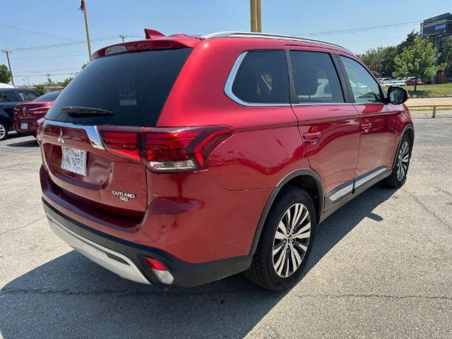 2020 RED Mitsubishi Outlander ES 2WD (JA4AD2A37LZ) with an 2.4L L4 DOHC 16V engine, Continuously Variabl transmission, located at 2715 W Pioneer Pkwy, Arlington, TX, 76013, (817) 265-9009, 32.710262, -97.153236 - Photo#6