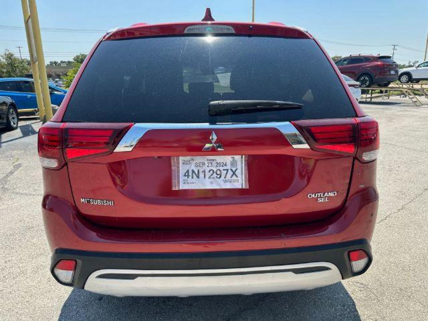 2020 RED Mitsubishi Outlander ES 2WD (JA4AD2A37LZ) with an 2.4L L4 DOHC 16V engine, Continuously Variabl transmission, located at 2715 W Pioneer Pkwy, Arlington, TX, 76013, (817) 265-9009, 32.710262, -97.153236 - Photo#7