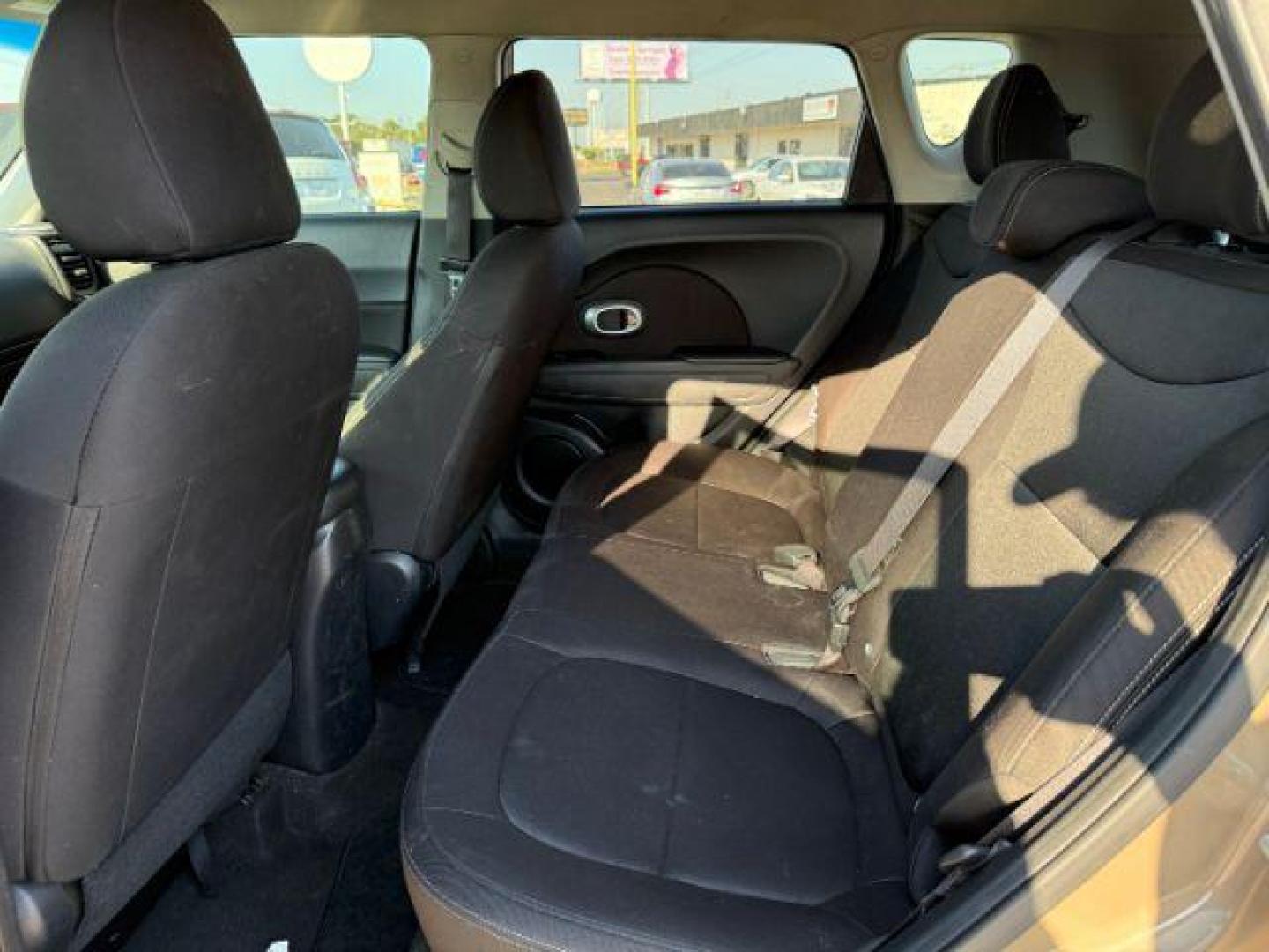 2016 BROWN Kia Soul Base 6A (KNDJN2A29G7) with an 1.6L L4 DOHC 16V engine, 6-Speed Automatic transmission, located at 2715 W Pioneer Pkwy, Arlington, TX, 76013, (817) 265-9009, 32.710262, -97.153236 - Photo#10