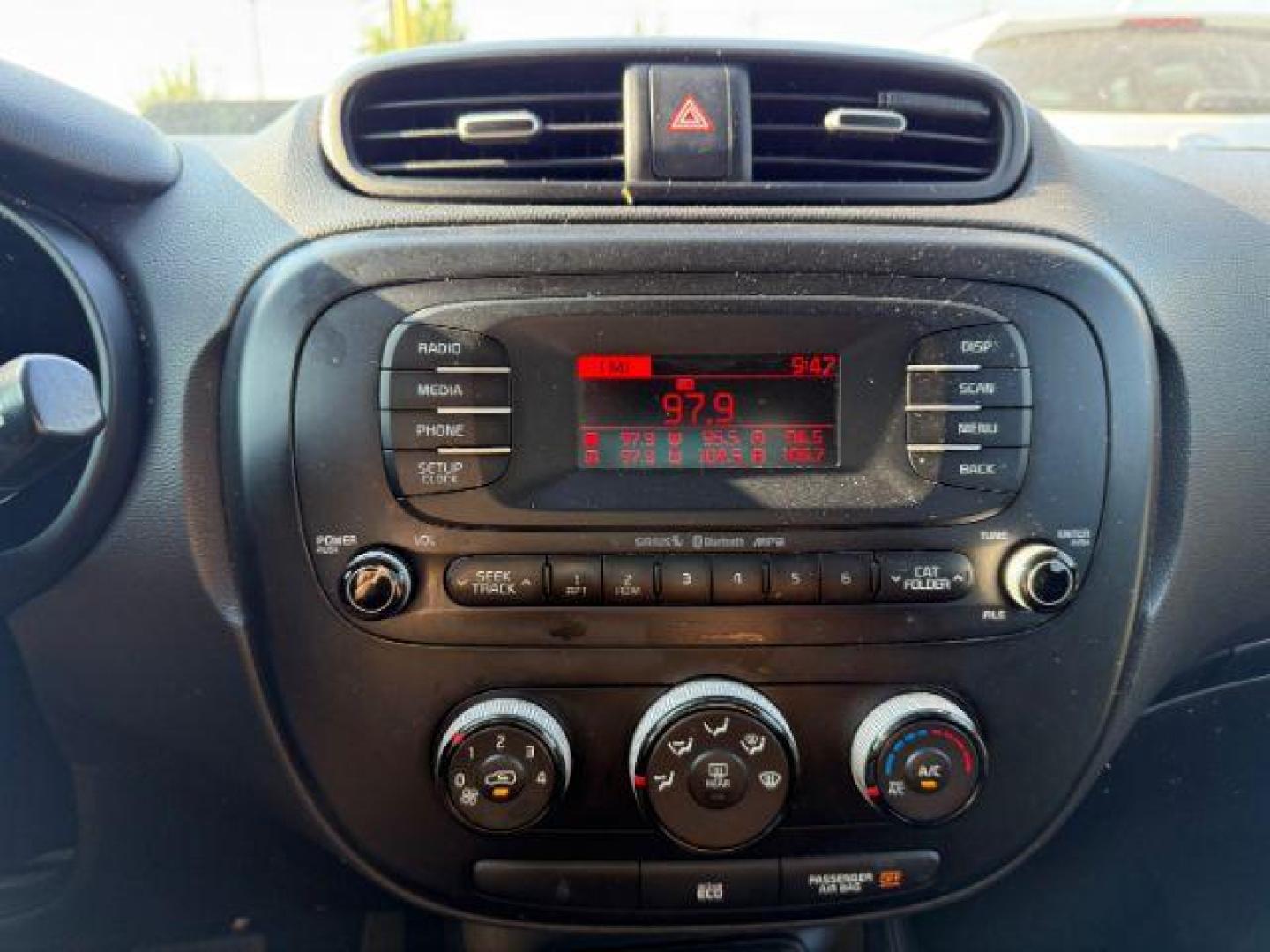 2016 BROWN Kia Soul Base 6A (KNDJN2A29G7) with an 1.6L L4 DOHC 16V engine, 6-Speed Automatic transmission, located at 2715 W Pioneer Pkwy, Arlington, TX, 76013, (817) 265-9009, 32.710262, -97.153236 - Photo#17