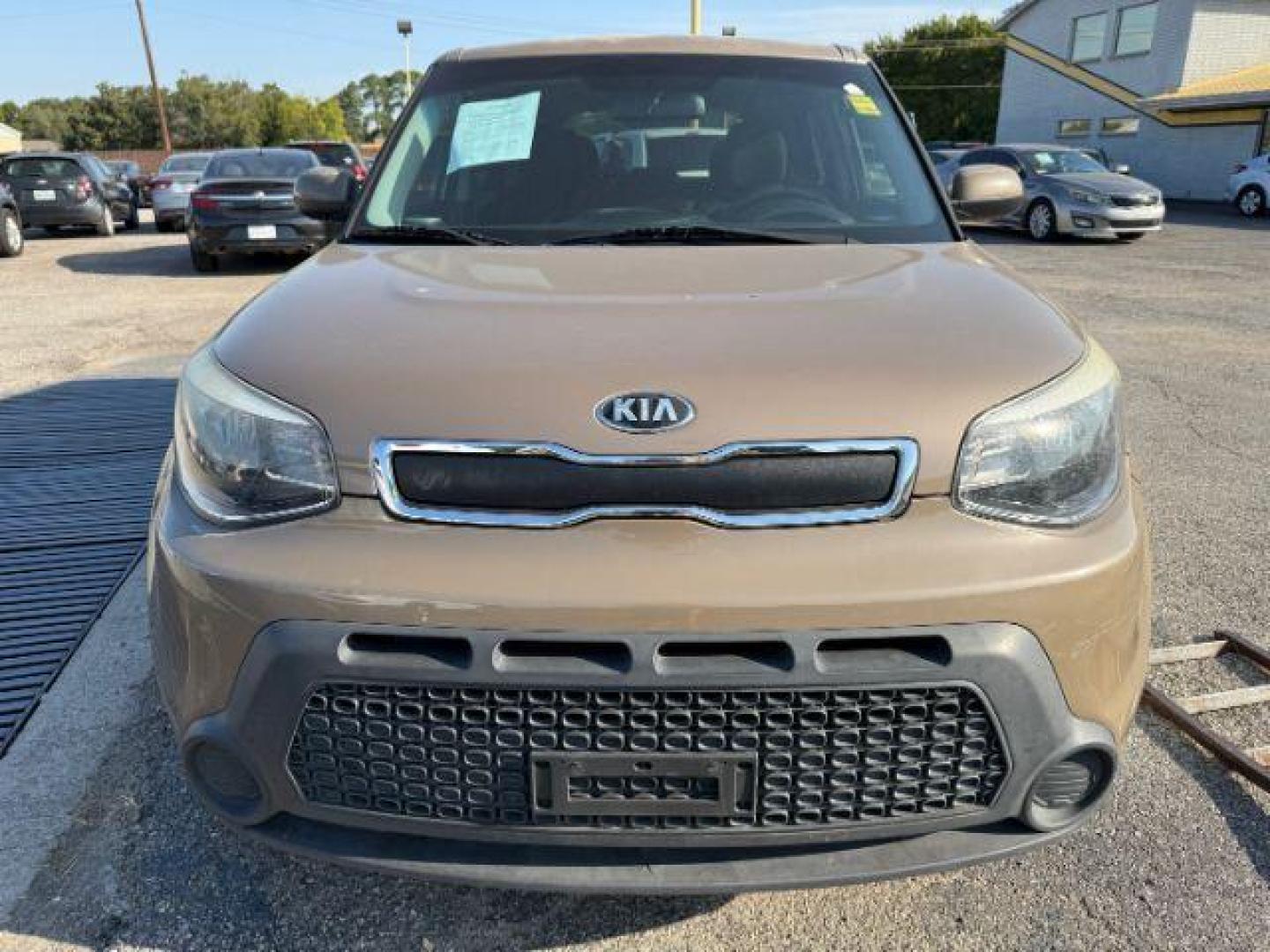 2016 BROWN Kia Soul Base 6A (KNDJN2A29G7) with an 1.6L L4 DOHC 16V engine, 6-Speed Automatic transmission, located at 2715 W Pioneer Pkwy, Arlington, TX, 76013, (817) 265-9009, 32.710262, -97.153236 - Photo#4