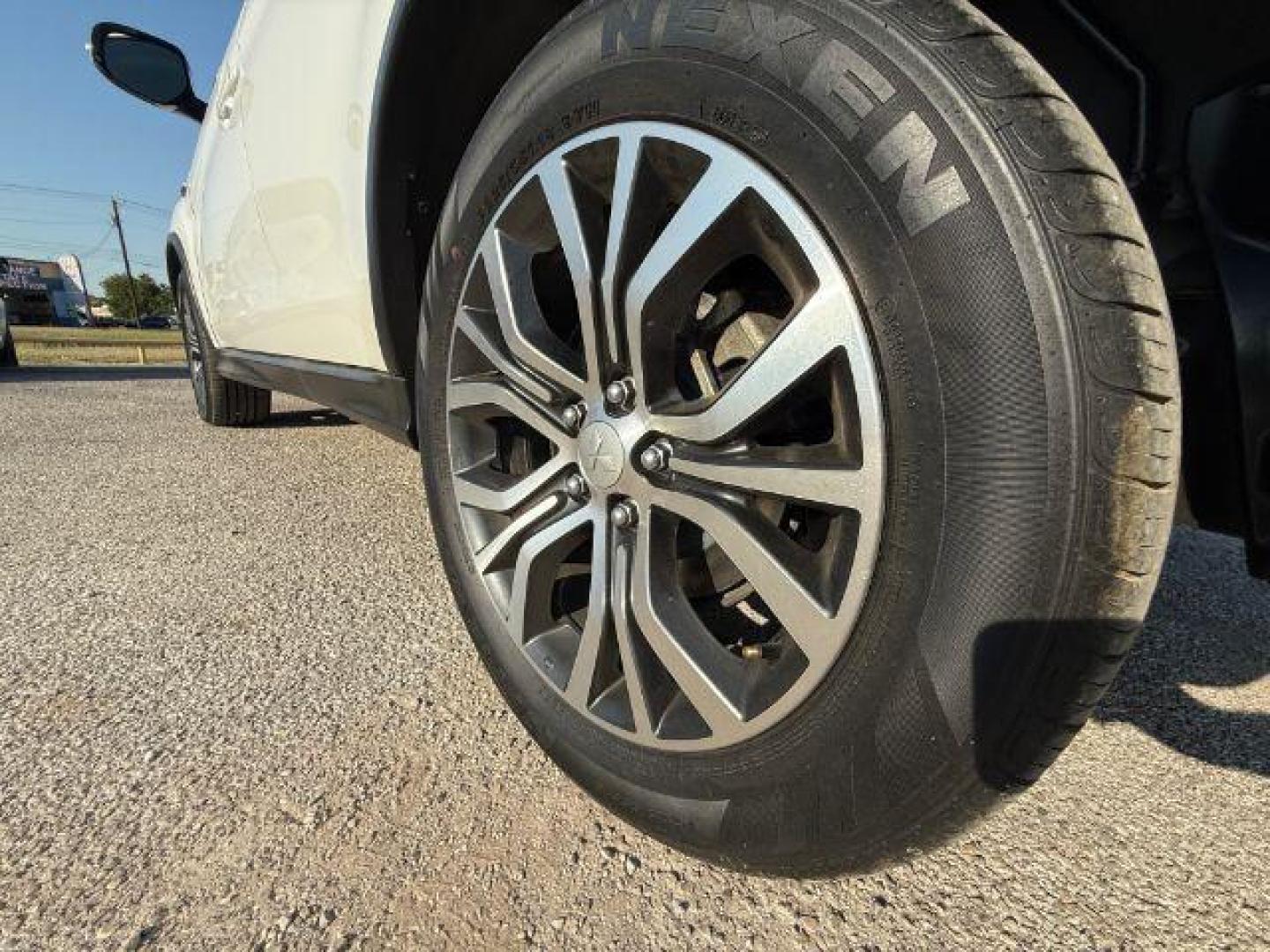 2018 WHITE Mitsubishi Outlander Sport 2.0 ES CVT (JA4AP3AU1JU) with an 2.0L L4 DOHC 16V engine, Continuously Variable Transmission transmission, located at 2715 W Pioneer Pkwy, Arlington, TX, 76013, (817) 265-9009, 32.710262, -97.153236 - Photo#10