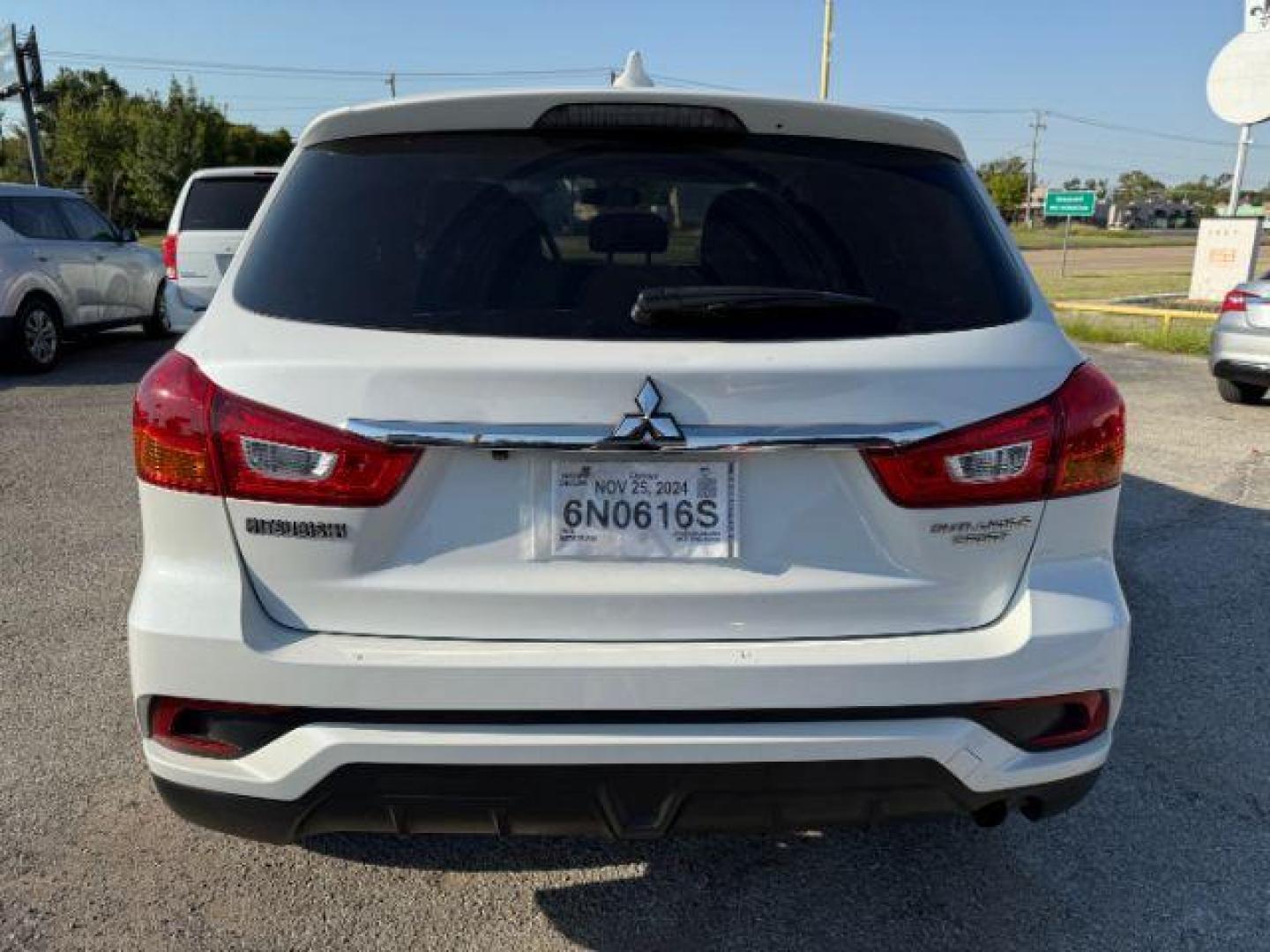 2018 WHITE Mitsubishi Outlander Sport 2.0 ES CVT (JA4AP3AU1JU) with an 2.0L L4 DOHC 16V engine, Continuously Variable Transmission transmission, located at 2715 W Pioneer Pkwy, Arlington, TX, 76013, (817) 265-9009, 32.710262, -97.153236 - Photo#8