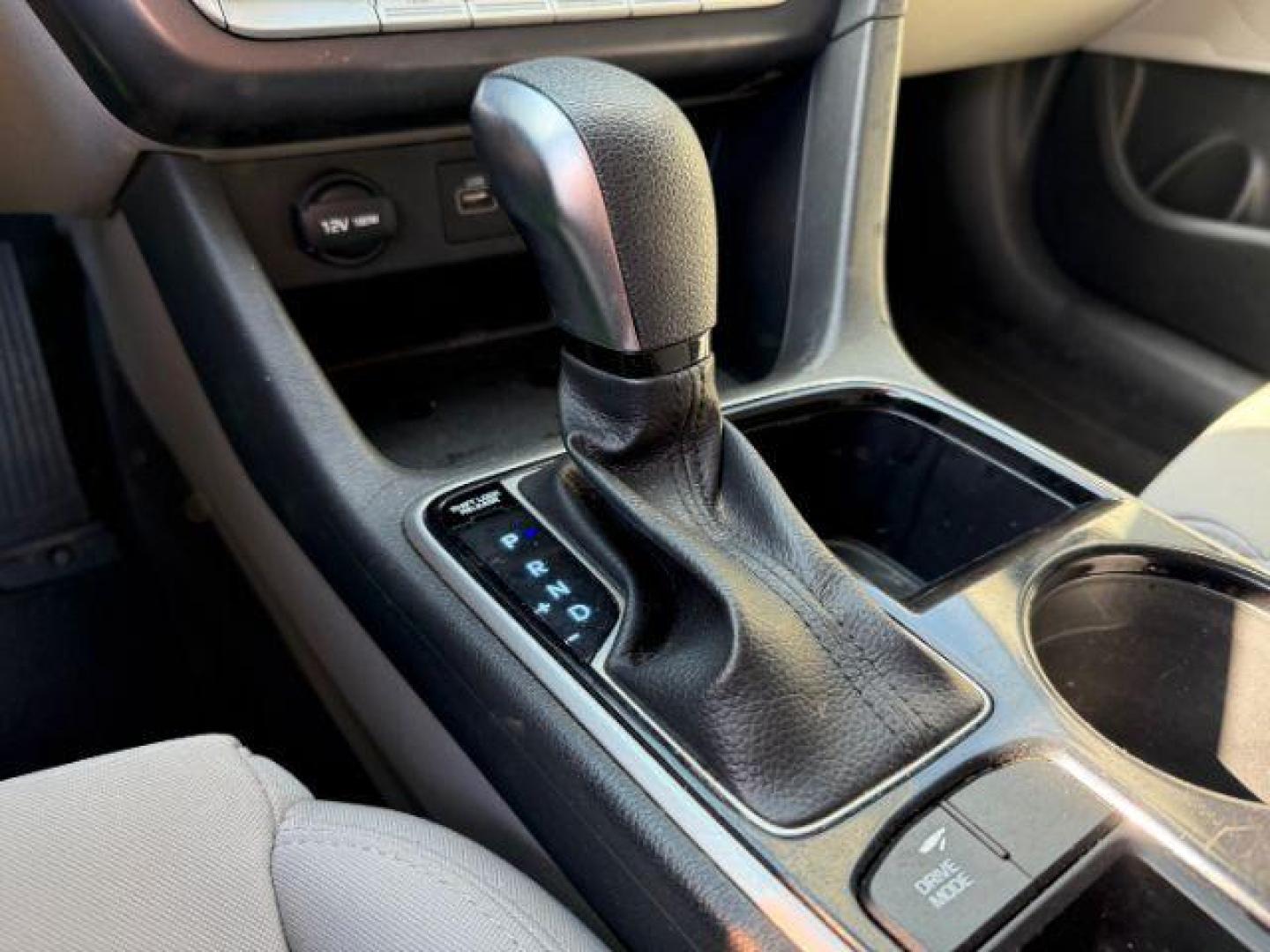 2018 SILVER Hyundai Sonata SE (5NPE24AF8JH) with an 2.4L L4 DOHC 16V engine, 7-Speed Automatic transmission, located at 2715 W Pioneer Pkwy, Arlington, TX, 76013, (817) 265-9009, 32.710262, -97.153236 - Photo#16
