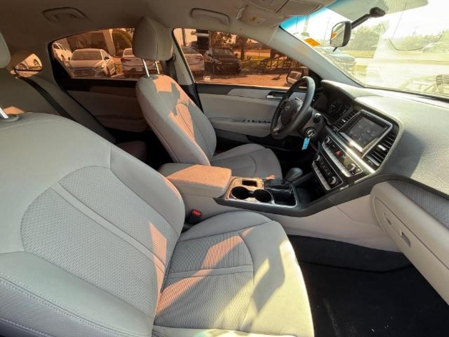 2018 SILVER Hyundai Sonata SE (5NPE24AF8JH) with an 2.4L L4 DOHC 16V engine, 7-Speed Automatic transmission, located at 2715 W Pioneer Pkwy, Arlington, TX, 76013, (817) 265-9009, 32.710262, -97.153236 - Photo#10