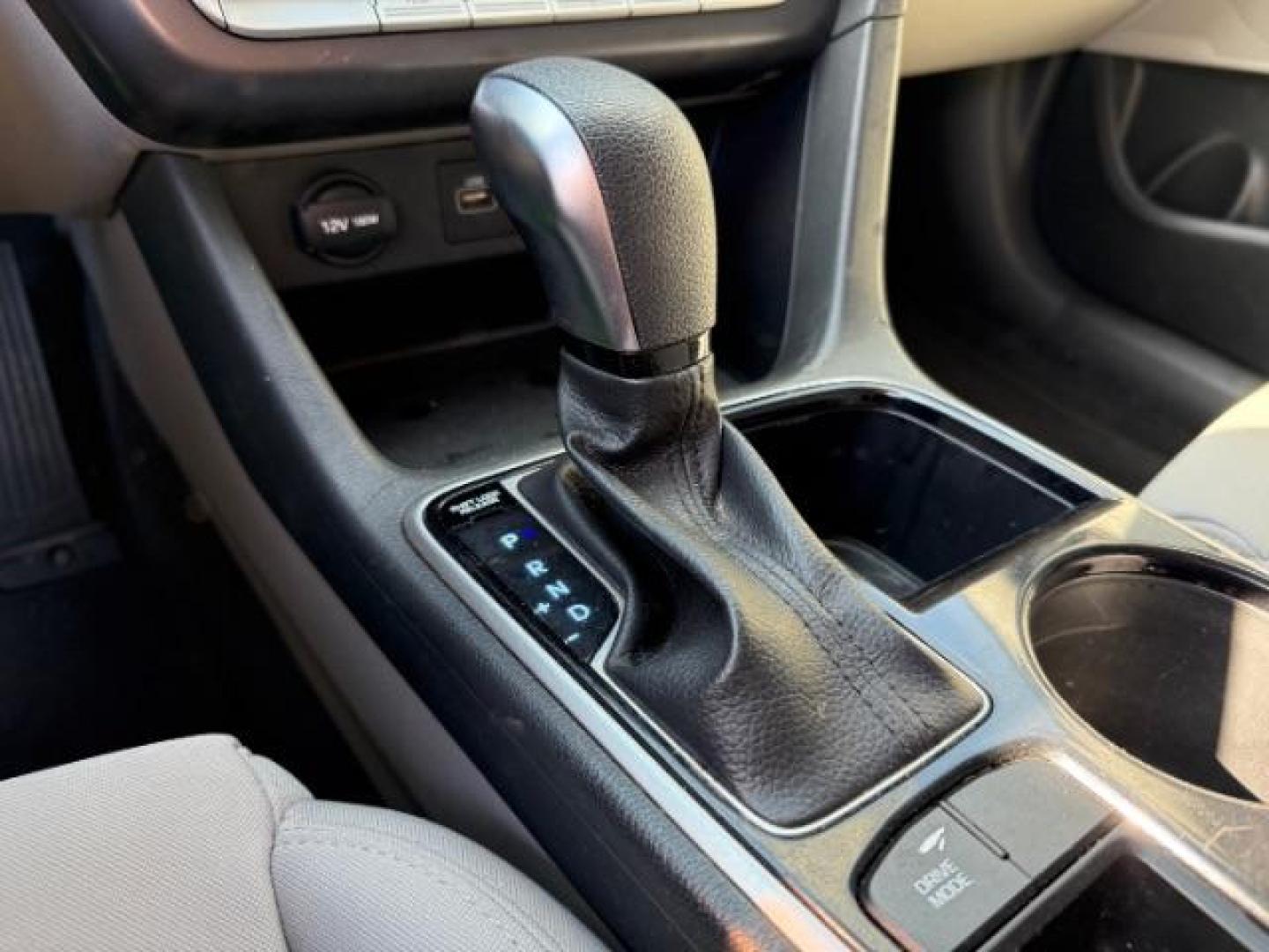 2018 SILVER Hyundai Sonata SE (5NPE24AF8JH) with an 2.4L L4 DOHC 16V engine, 7-Speed Automatic transmission, located at 2715 W Pioneer Pkwy, Arlington, TX, 76013, (817) 265-9009, 32.710262, -97.153236 - Photo#15