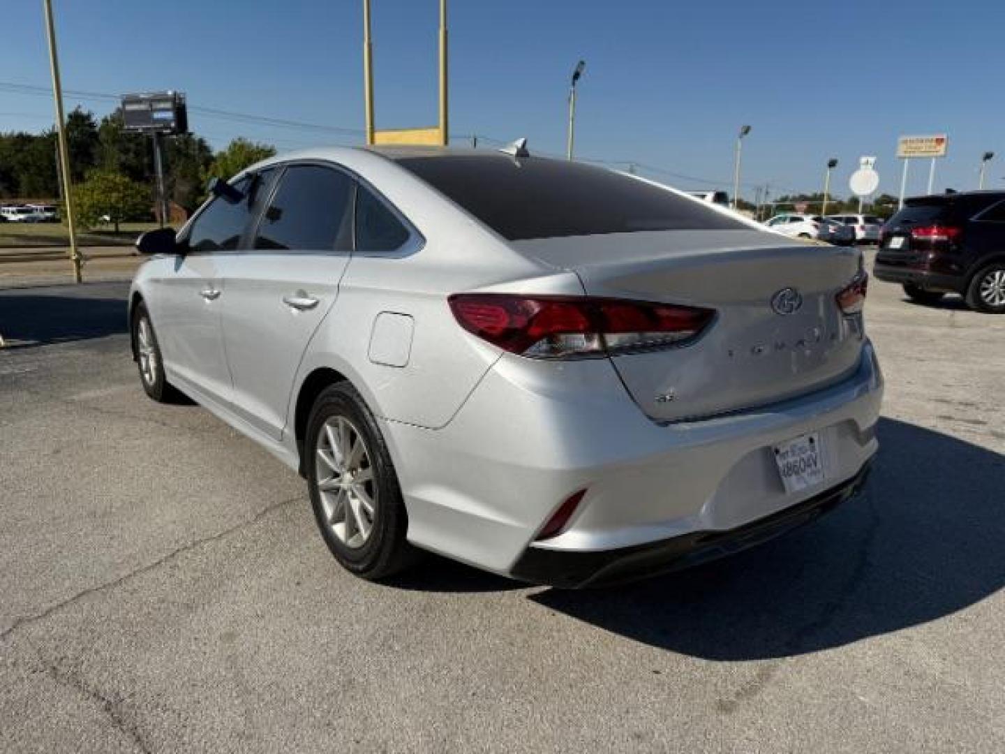 2018 SILVER Hyundai Sonata SE (5NPE24AF8JH) with an 2.4L L4 DOHC 16V engine, 7-Speed Automatic transmission, located at 2715 W Pioneer Pkwy, Arlington, TX, 76013, (817) 265-9009, 32.710262, -97.153236 - Photo#25