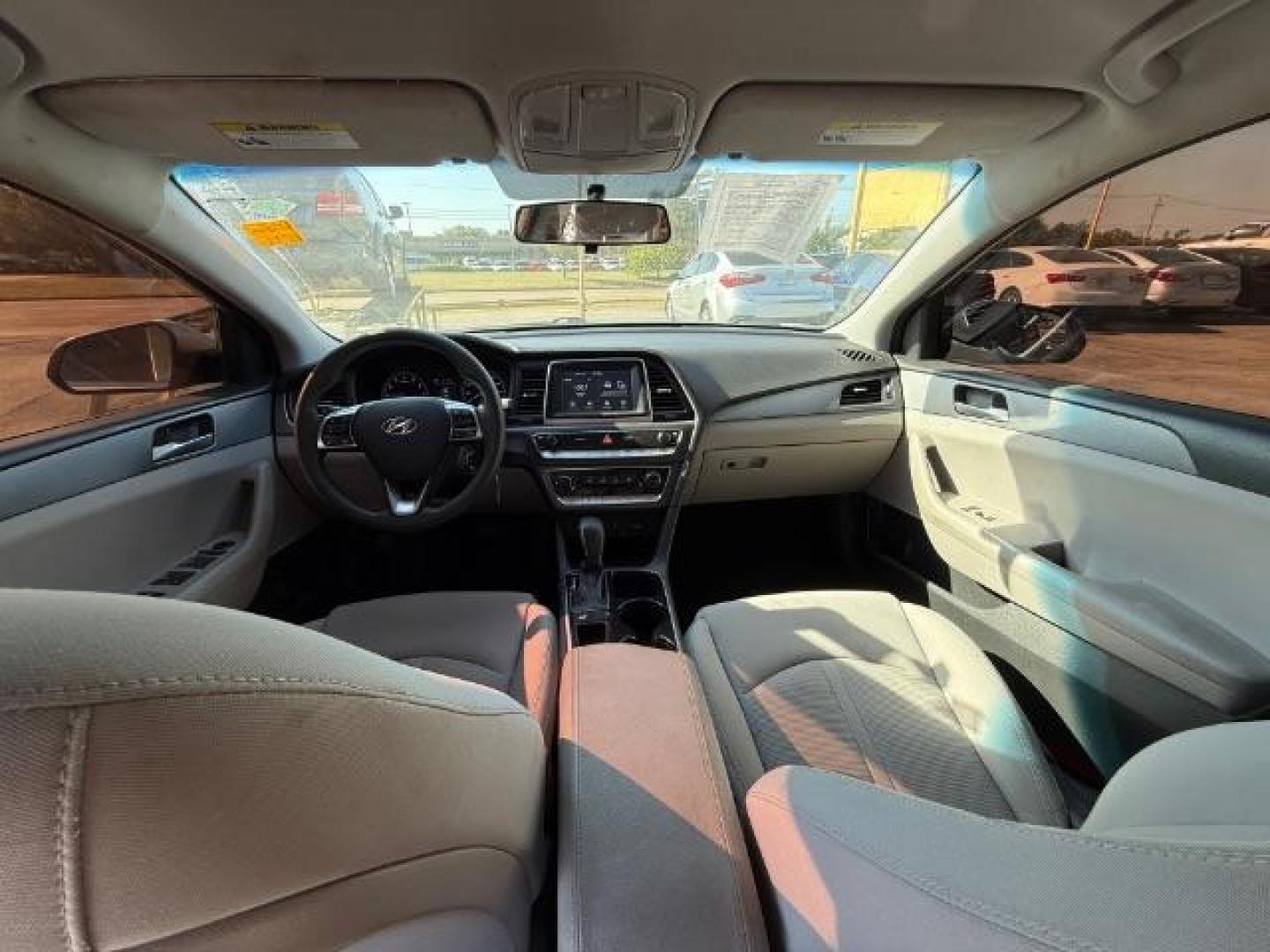 2018 SILVER Hyundai Sonata SE (5NPE24AF8JH) with an 2.4L L4 DOHC 16V engine, 7-Speed Automatic transmission, located at 2715 W Pioneer Pkwy, Arlington, TX, 76013, (817) 265-9009, 32.710262, -97.153236 - Photo#29