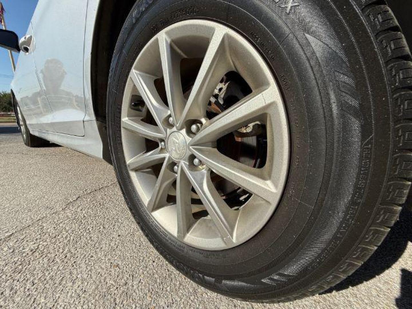 2018 SILVER Hyundai Sonata SE (5NPE24AF8JH) with an 2.4L L4 DOHC 16V engine, 7-Speed Automatic transmission, located at 2715 W Pioneer Pkwy, Arlington, TX, 76013, (817) 265-9009, 32.710262, -97.153236 - Photo#10